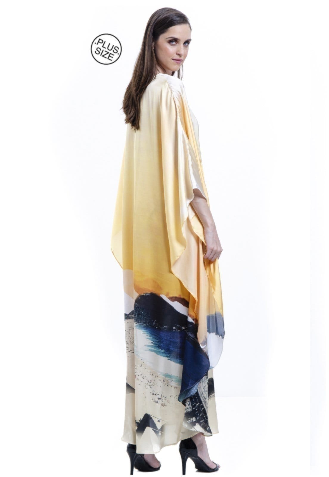 Vista 2 Vestido KAFTAN Longo Crepe Estampado EXCLUSIVO RJ 101 Resort Wear amarelo