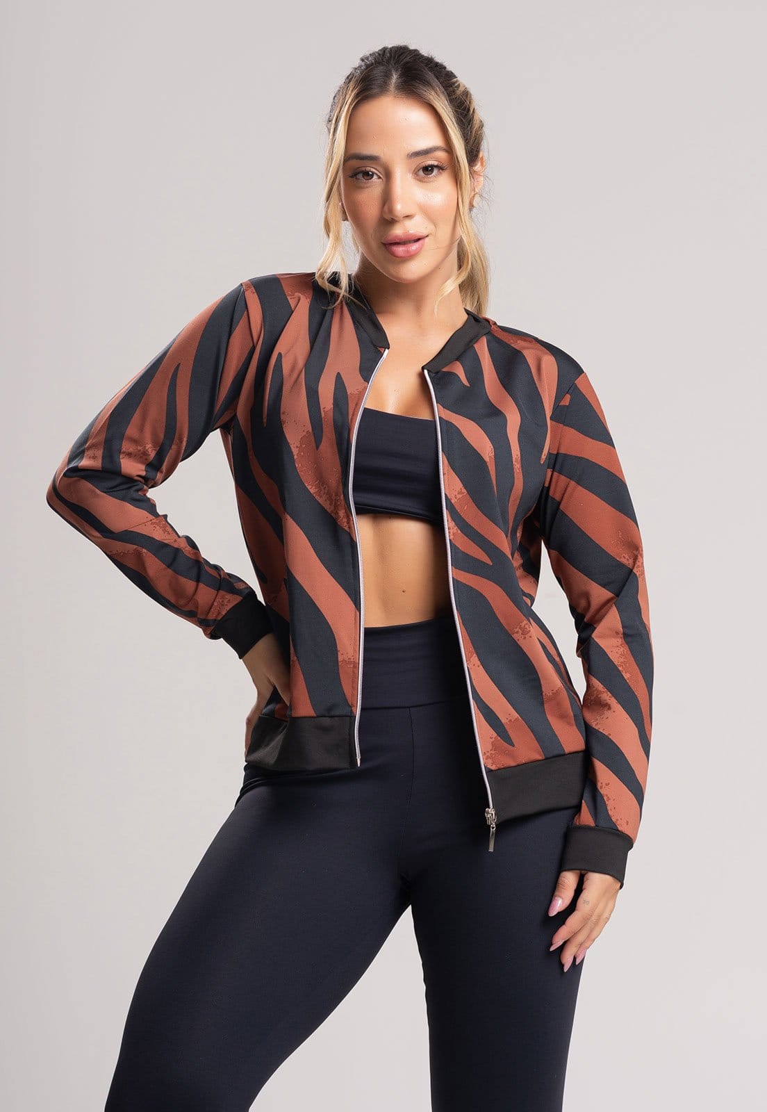 Vista principal Casaco MVB Modas Jaqueta Bomber Suplex Safari Mvb Modas estampado/marrom/multicolorido/preto