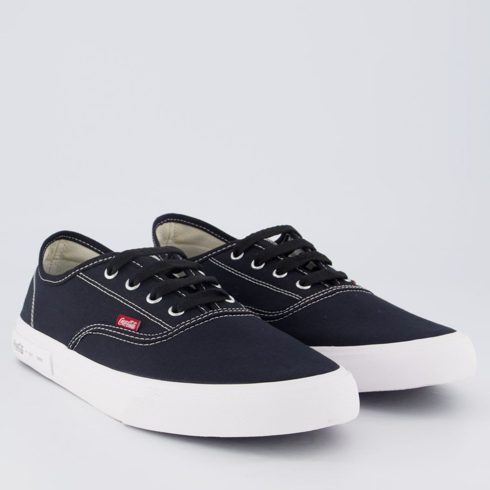 Vista 2 Tênis Coca Cola Kick Summer e Vermelho Coca-Cola preto