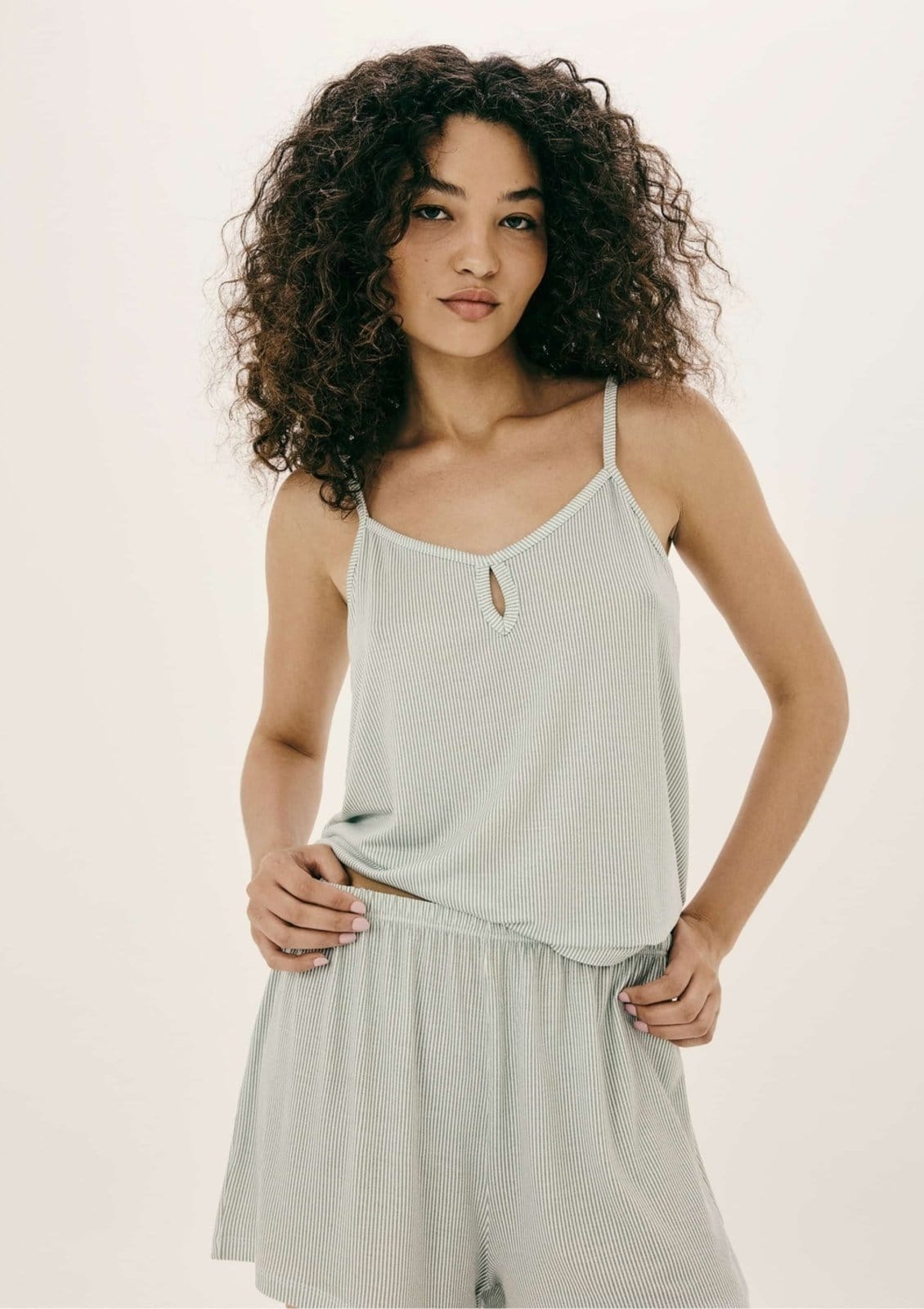 Vista 2 Pijama Curto Feminino Listrado Com Regata Hering HERING INTIMATES cinza