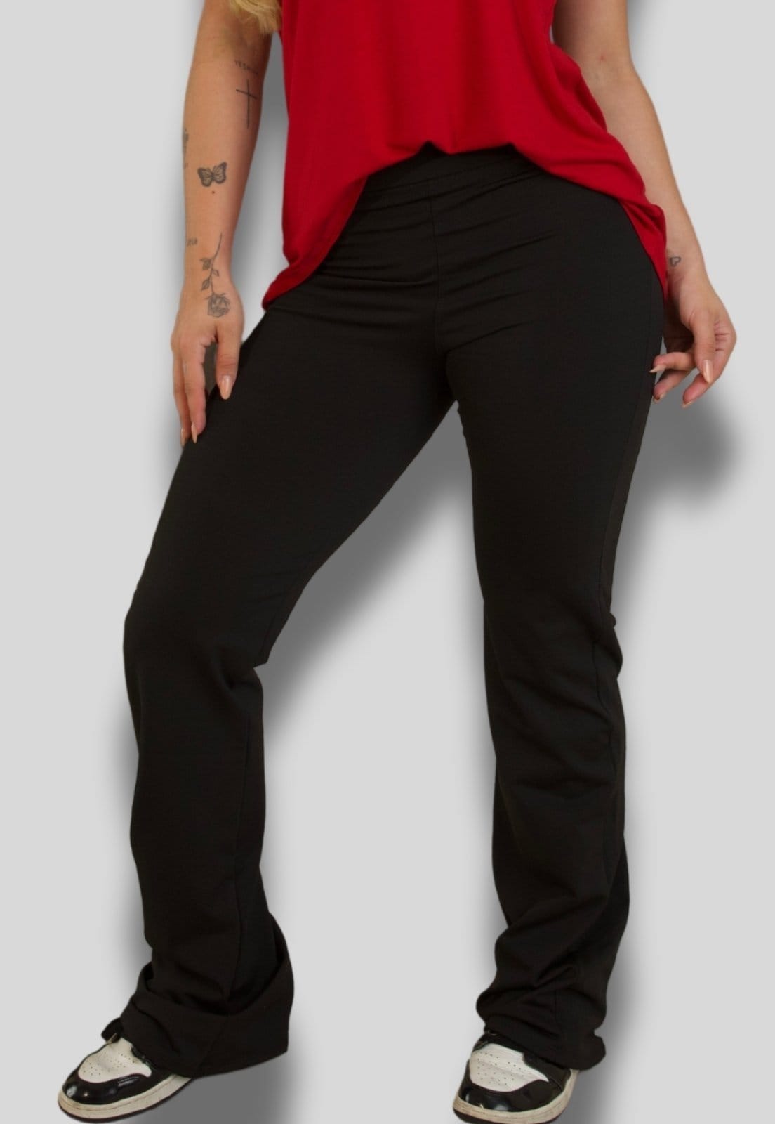 Vista principal Calça Legging Flare Cintura Alta Duola Koenig Patria Brasil preto