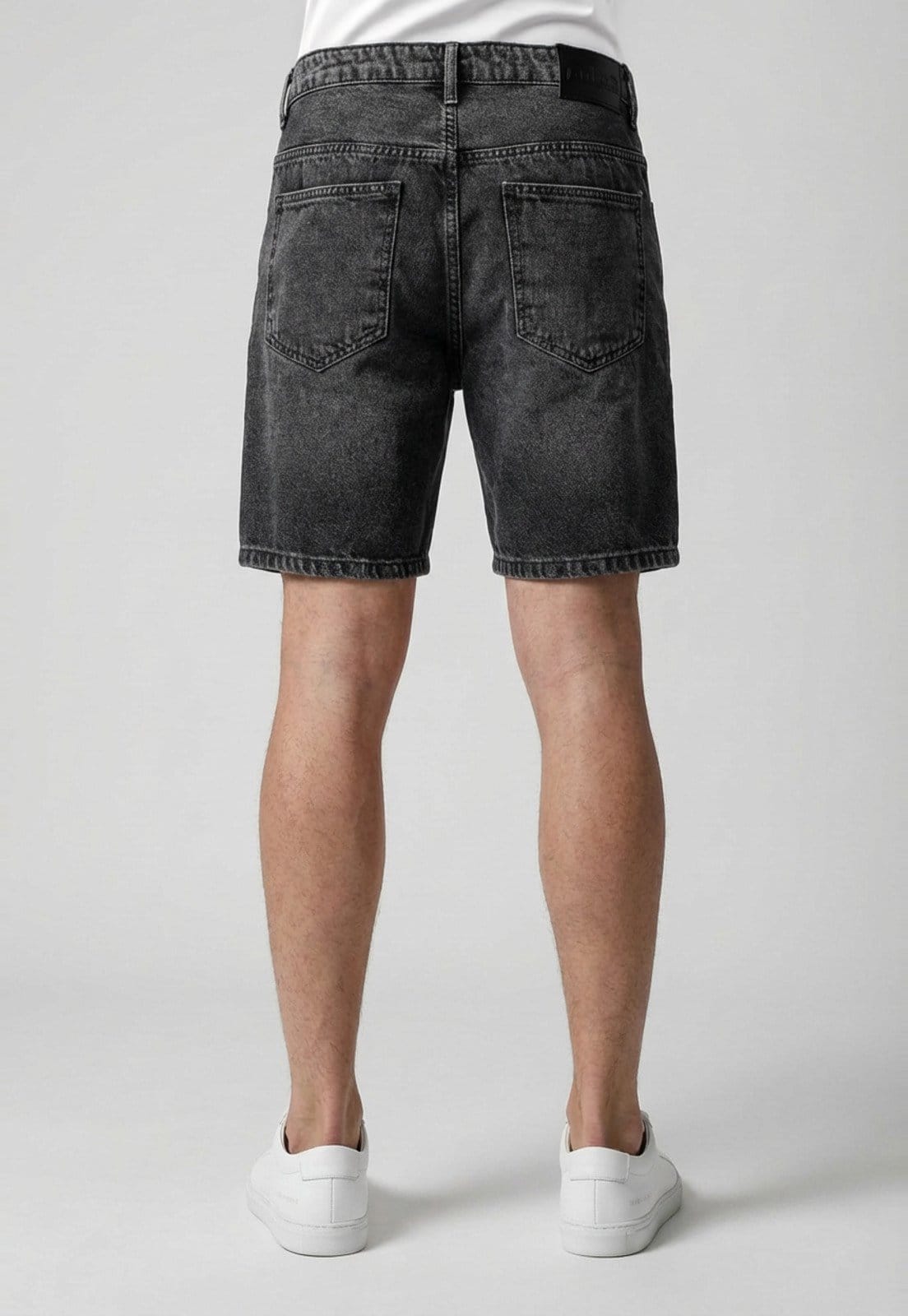 Vista 2 Bermuda Jeans Masculina Colcci Lavagem Escura Preta Colcci preto