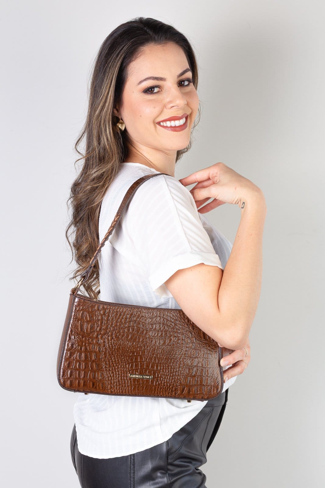 Vista 2 Bolsa de ombro em couro croco baguete Liah - Whisky Andrea Vinci preto