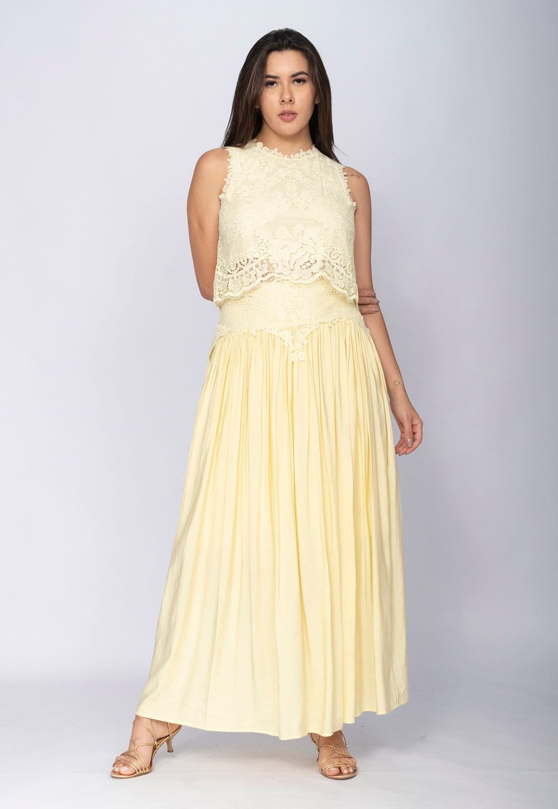 Vista 2 Conjunto Amazonia Vital de Saia e Croped Essência da Mata Renda Capim Dourado Amazonia Vital amarelo