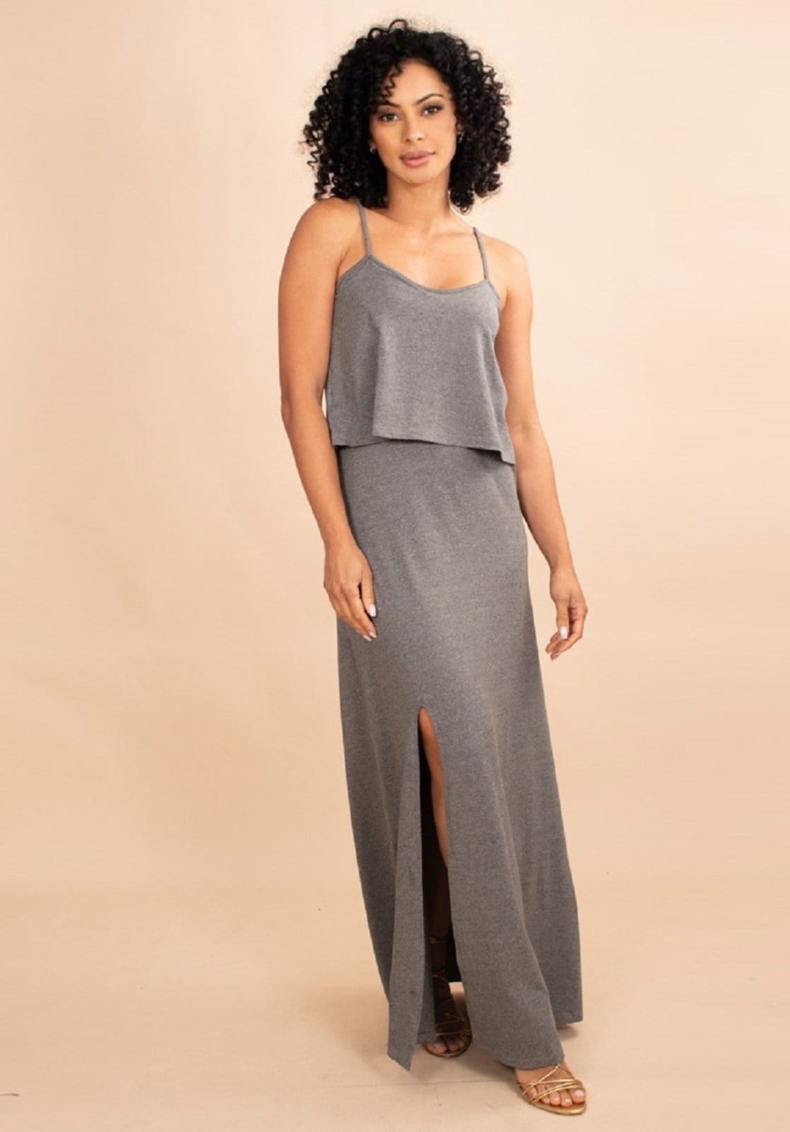 Vista 2 Vestido Longo Jambo Malha Aberturas Mescla Amazonia Vital cinza