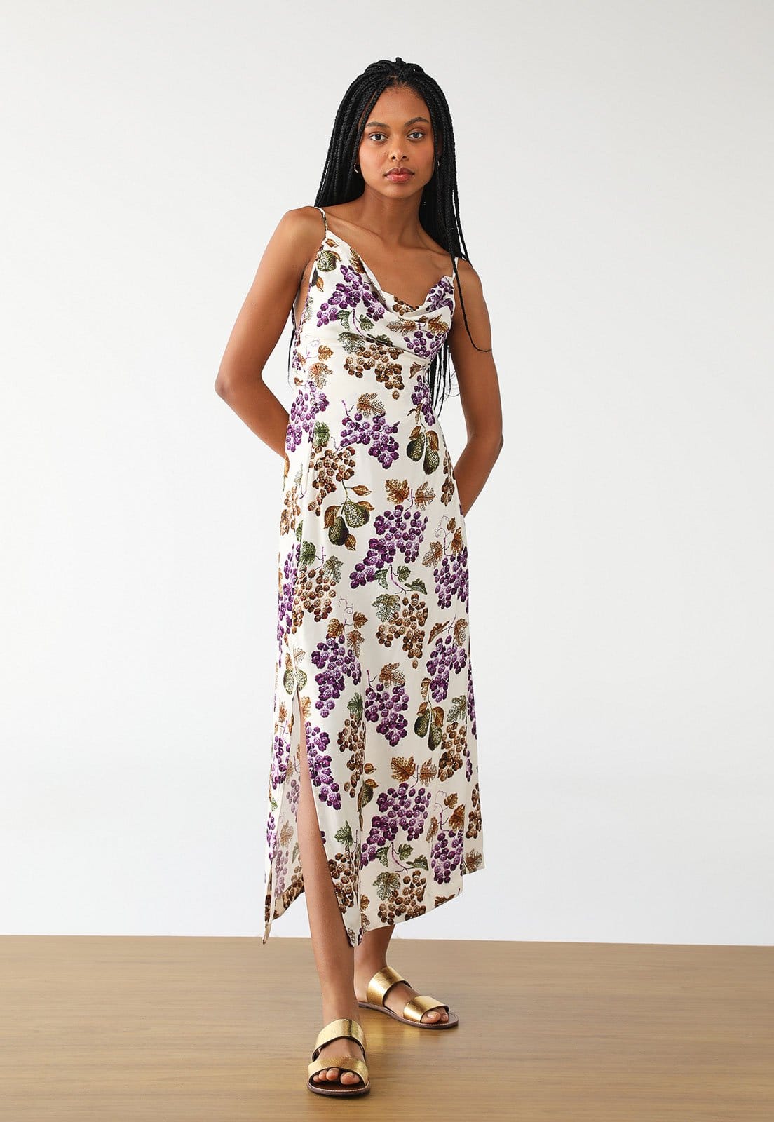 Vista principal Vestido FARM Longo Alça Romance de Uva FARM branco