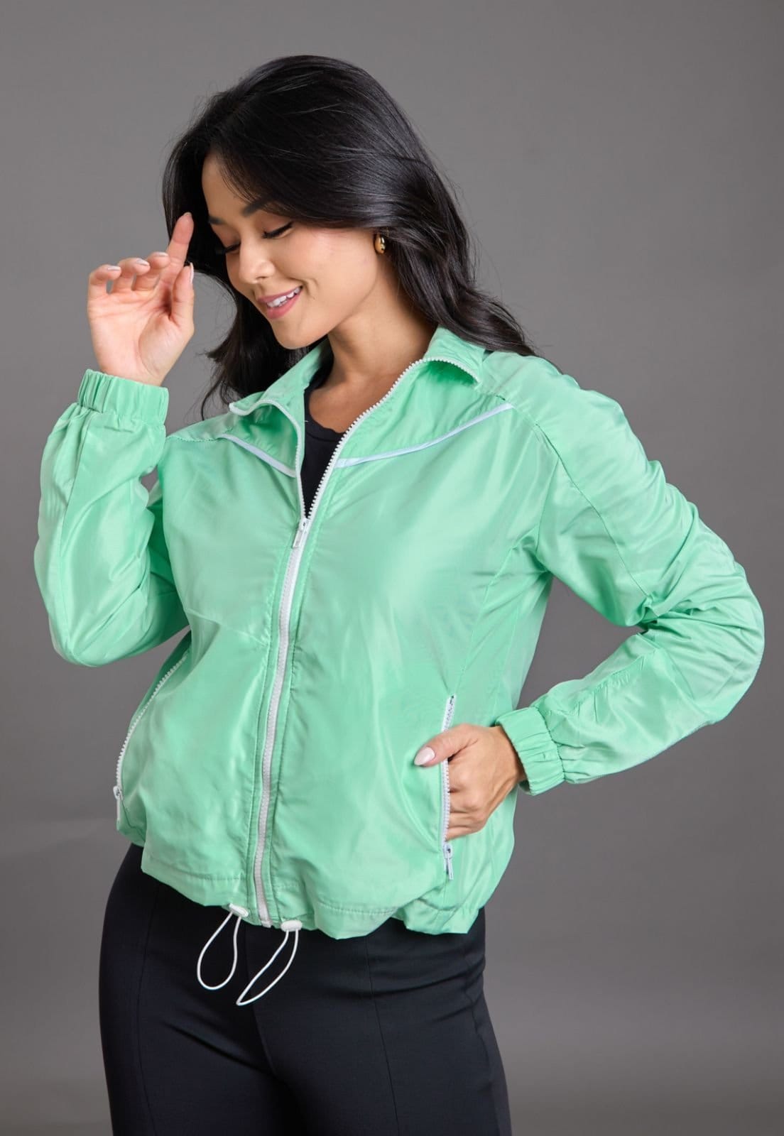 Vista principal Jaqueta Corta Vento Feminina Lisa Color com Detalhe Dialogo Claro DIALOGO verde/verde militar/verde oliva verde