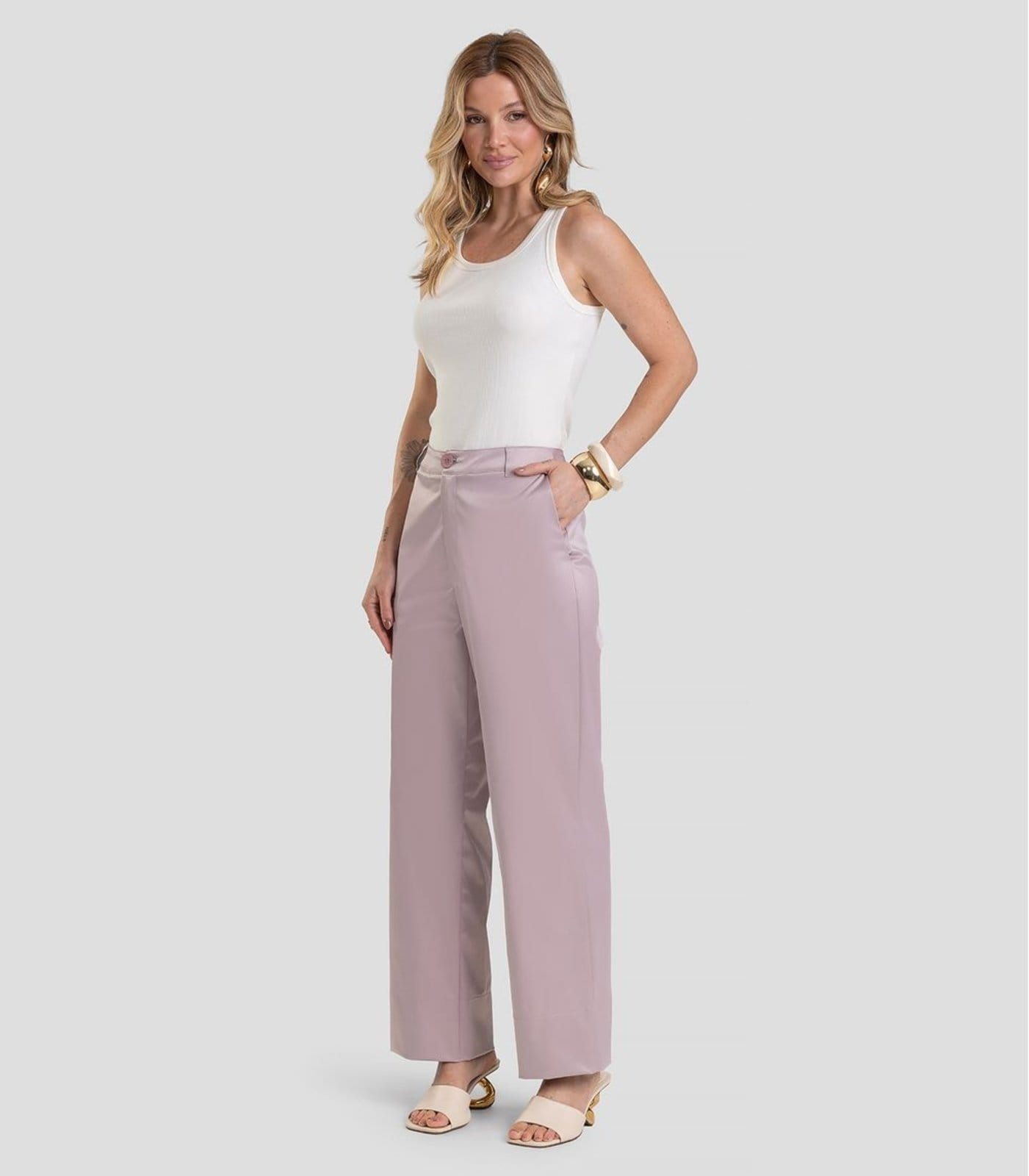 Calça Feminina Pantalona em Tecido Plano Dianna