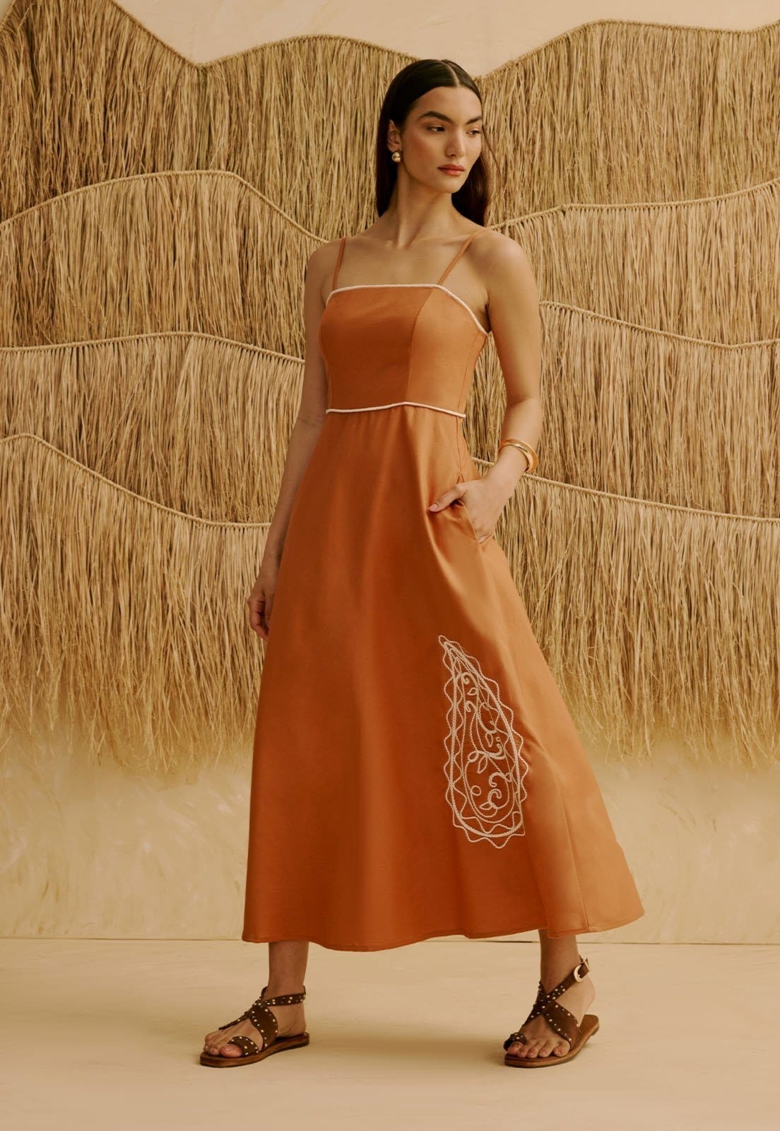 Vestido Midi Bordado Cashmere