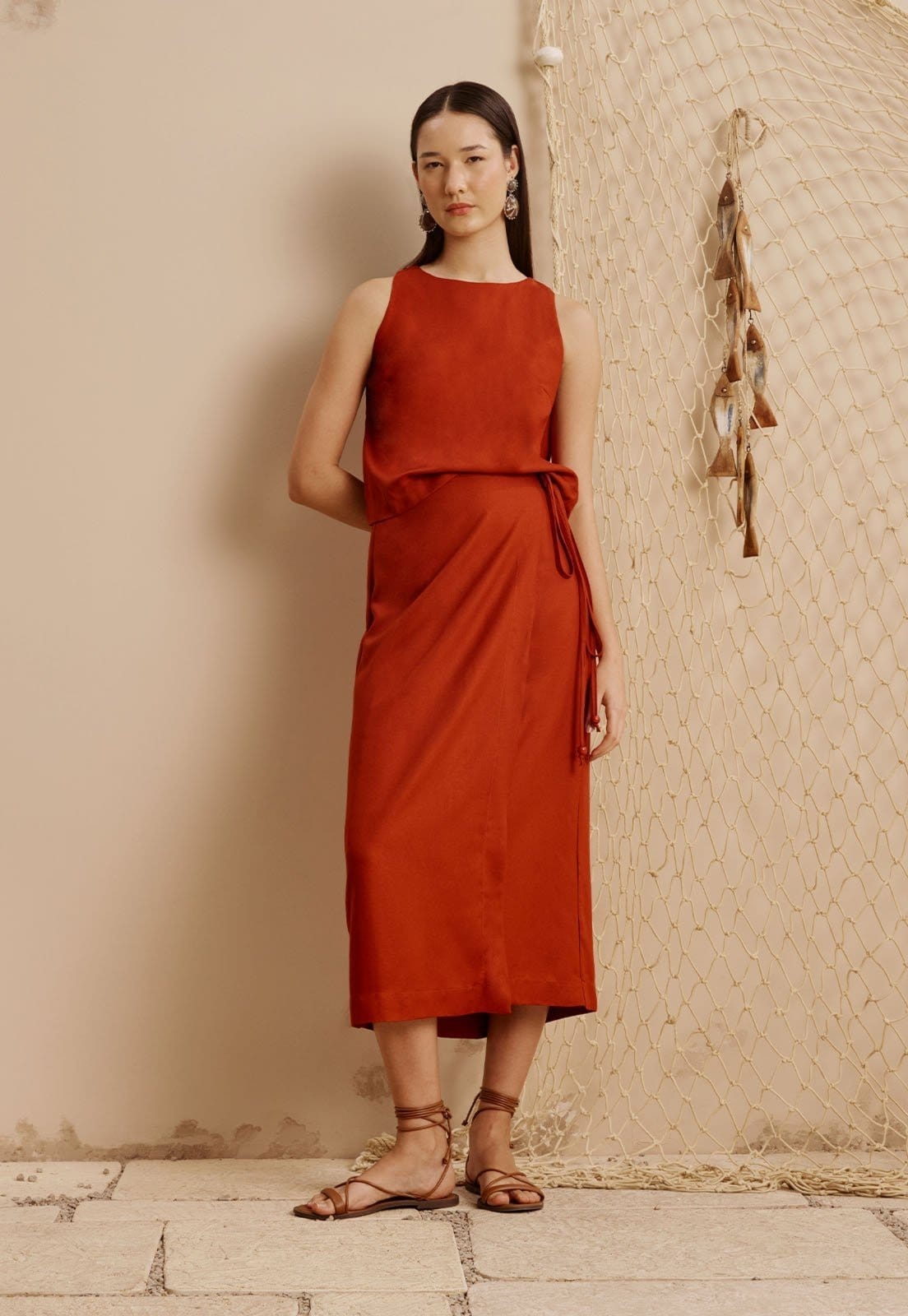 Vista principal Saia Midi Pareô Lisa CaCay marrom