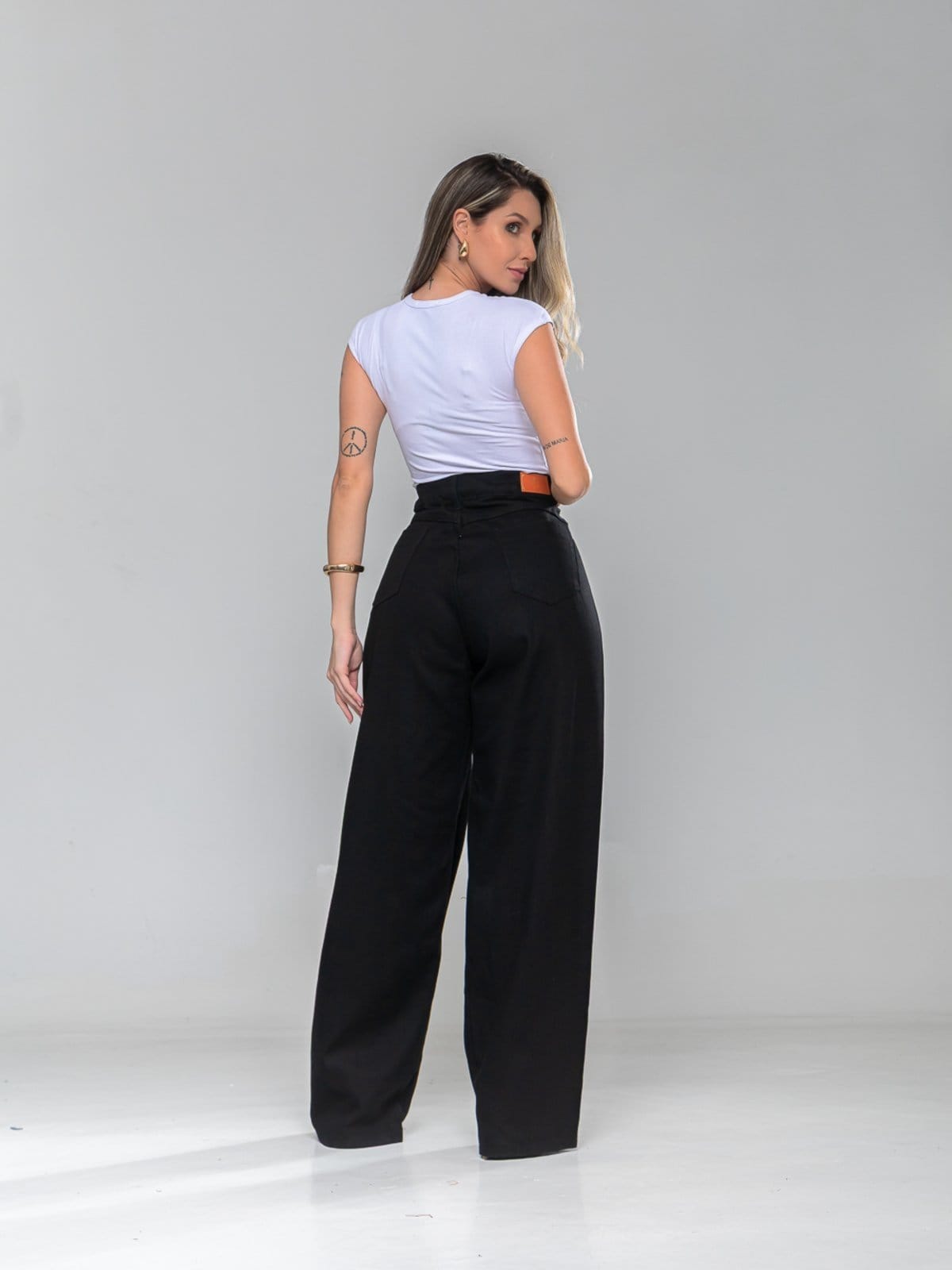 Vista 2 Calça Widleg KOVALI Black de Cintura Alta Conforto e Estilo para o Seu Dia a Dia KOVALI FASHION STORE jeans/preto black