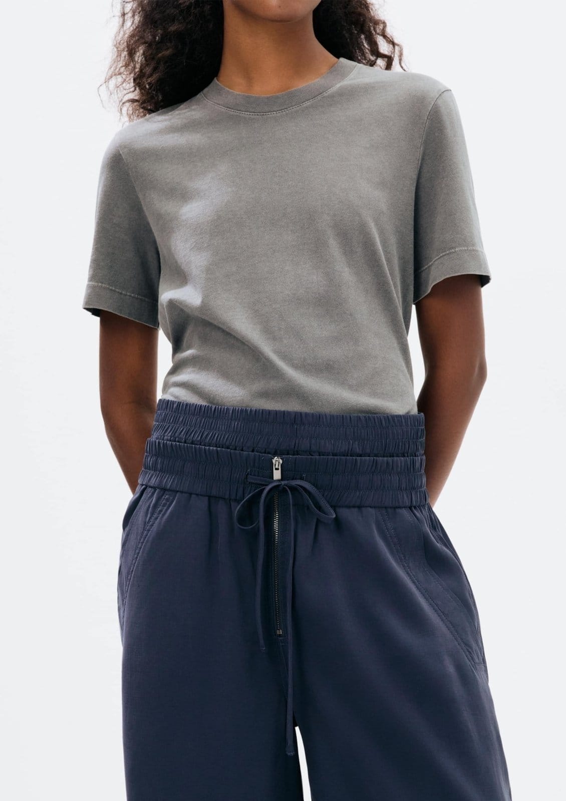 Vista 2 Calça Feminina Reta Em Peach Touch Hering vermelho