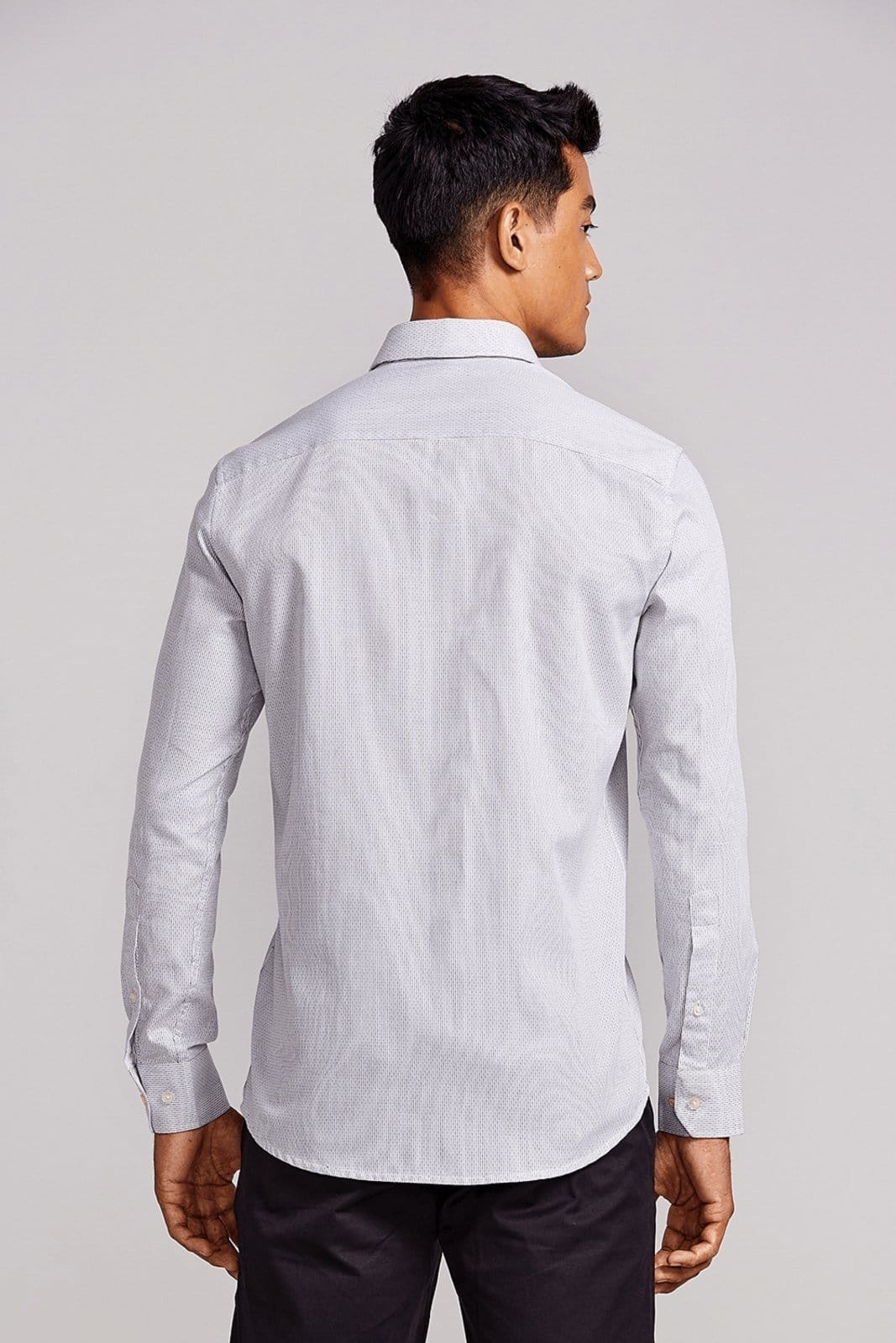 Vista 2 HIGHSTIL Camisa Slim Fit Listrada Preto HIGHSTIL branco