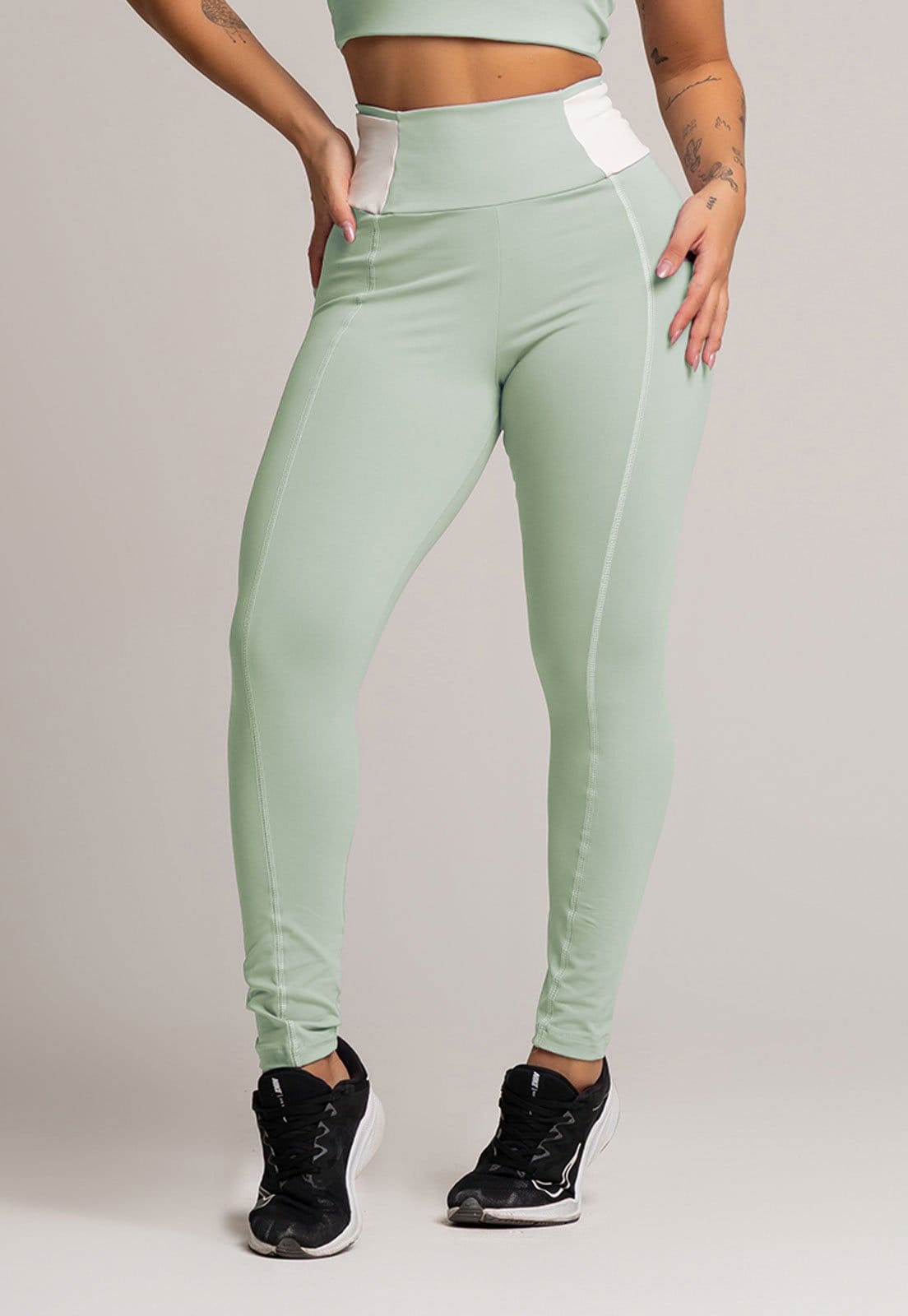 Vista 2 Calça Legging MVB Modas Cós Off White Cintura Alta Feminina Poliamida Pistache Mvb Modas verde/verde oliva white