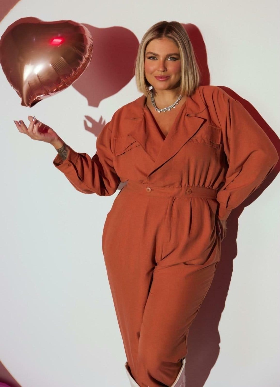 Macacão Crepe Plano Bolsos Caramelo Colorido