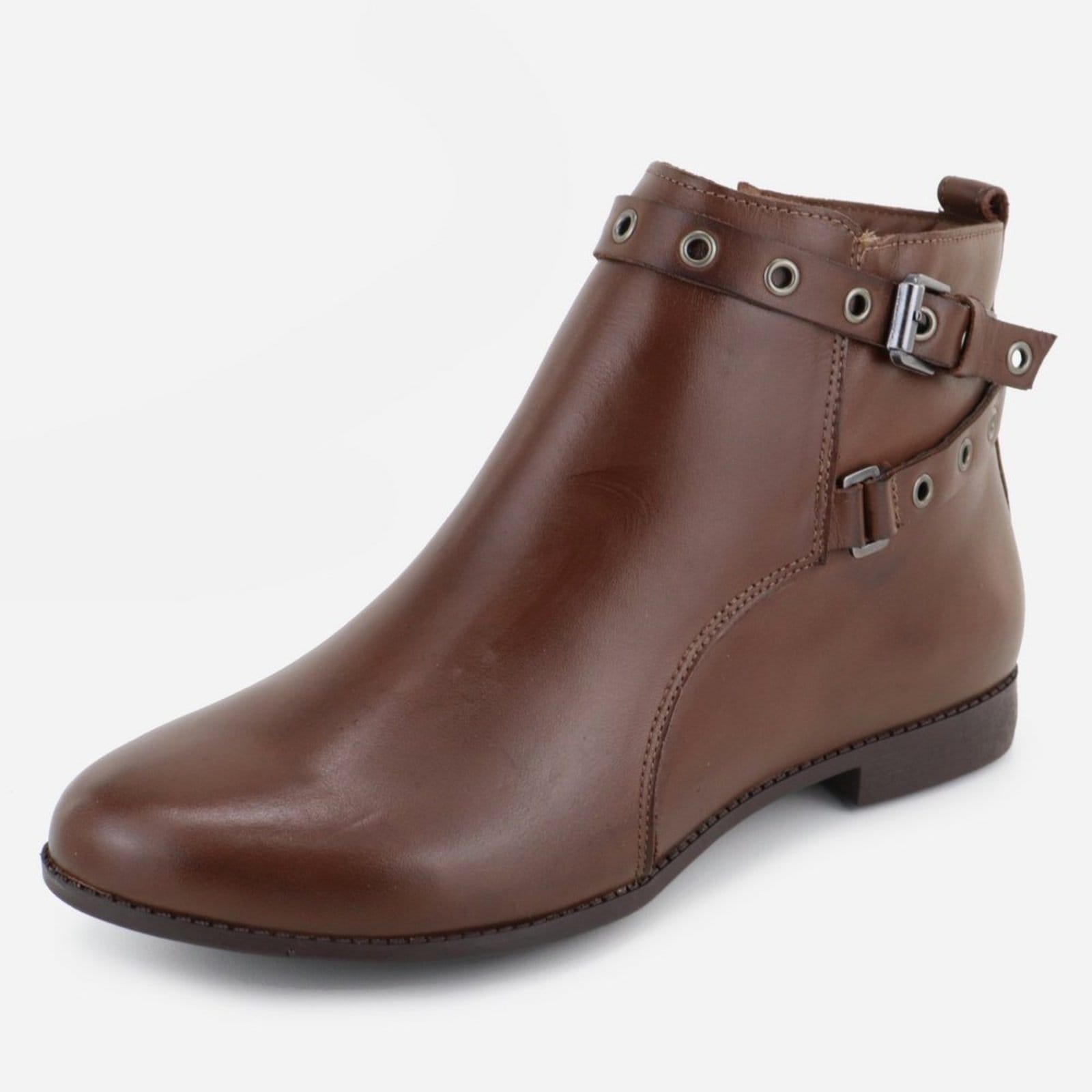 Vista principal Bota em Couro Casual Salto Baixo Tiras em Fivelas Maria Paula Cano Curto Cacau MARIA PAULA café