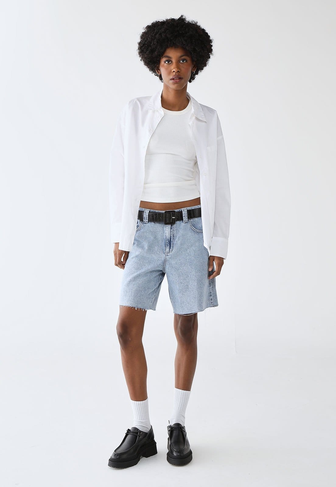 Vista 2 Bermuda Jeans Forum Reta Barra Destroyed Forum azul