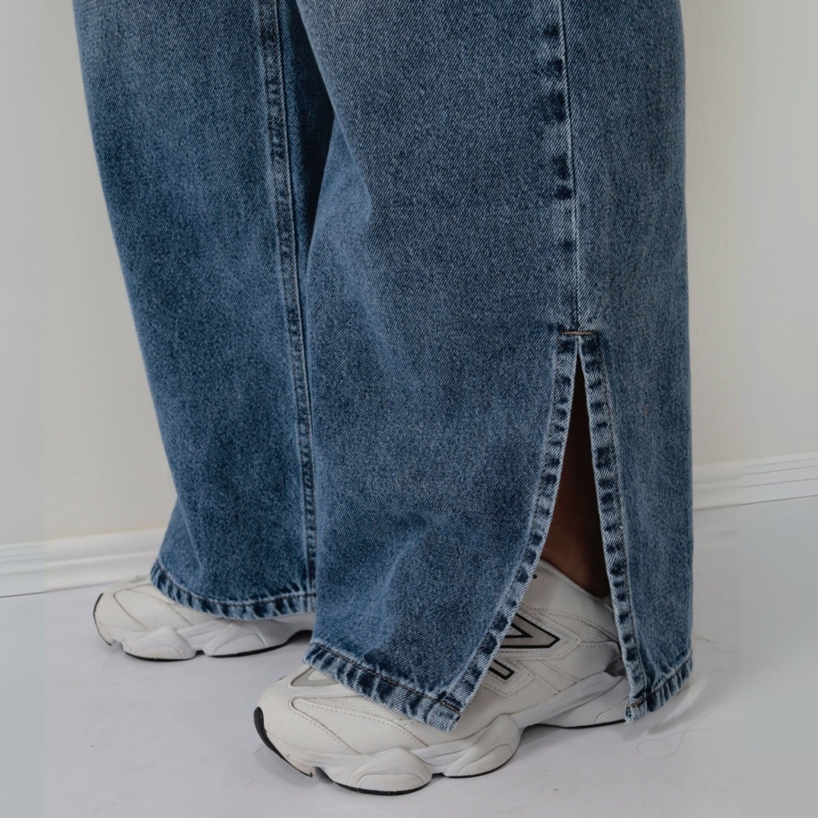 Vista 2 Calça Wide Leg Jeans Plus Size com Abertura Lateral Feminina Revanche Iguaracy Revanche unico