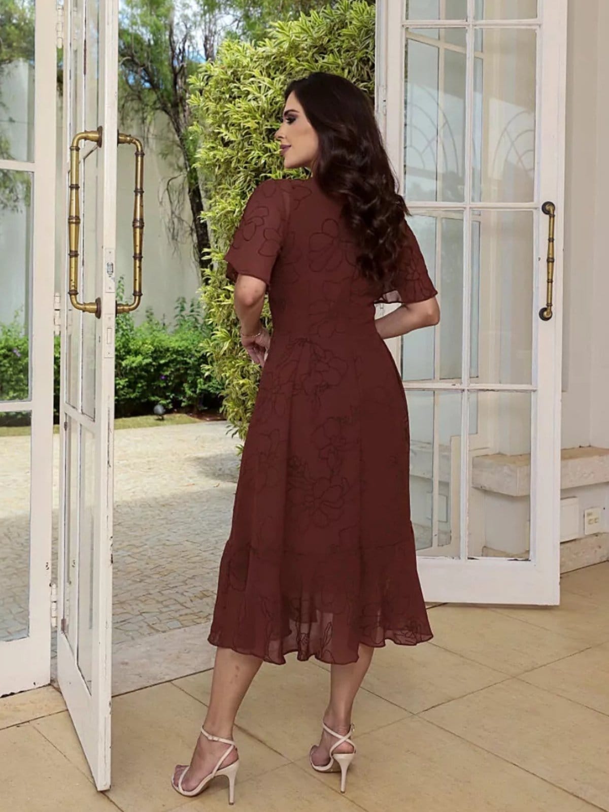 Vista 2 Vestido Midi Rodado Elegante de Festa Decote Quadrado Manga Curta Moda Evangélica Sarah Cristina Brand marrom