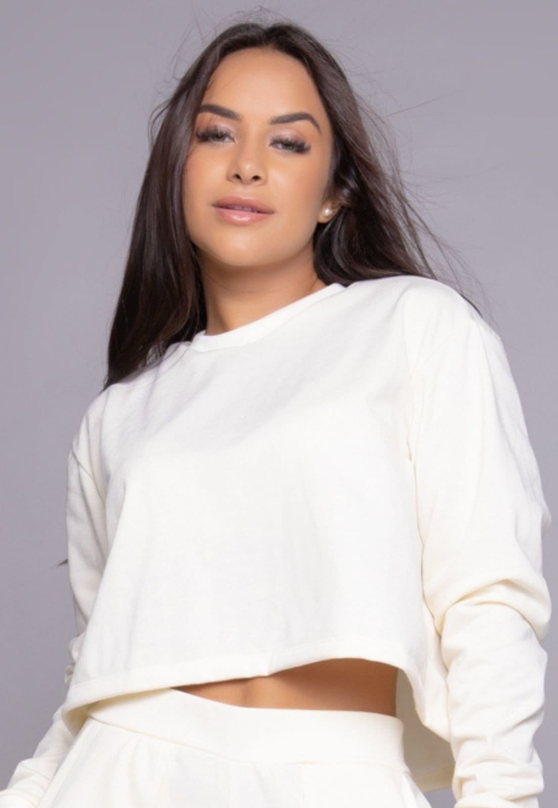 Vista 2 Kit 2 Croppeds Blusas Moletinho Vekyo Moda Gringa Manga Longa Brano VEKYO branco/cinza