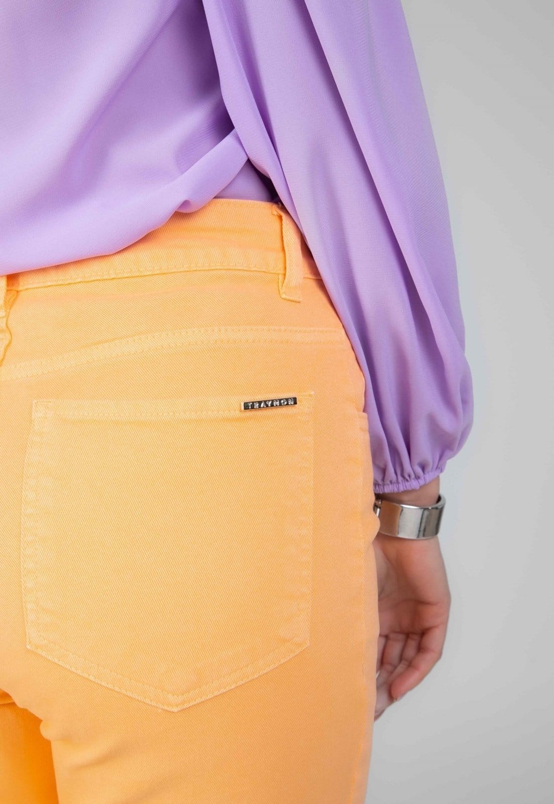 Vista 2 Calça Jeans Traymon 5 Bolsos Claro Traymon laranja