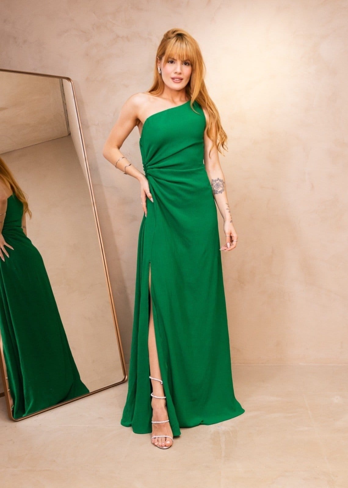 Vista principal Vestido Longo 1 Ombro Abertura Lateral Yaly Esmeralda Cia do Vestido verde