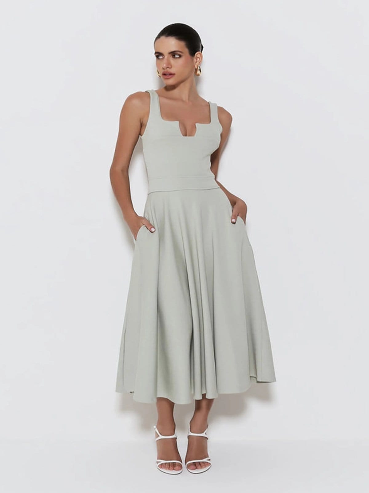 Vestido Midi Zen Com Barra Ampla E Abertura Meio Busto