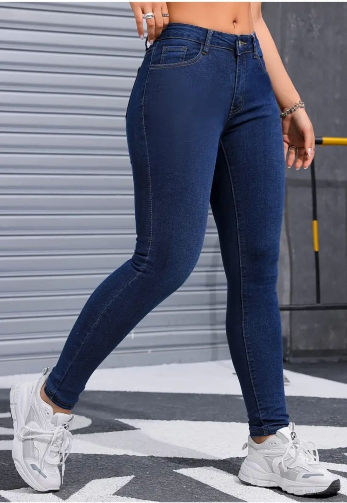 Vista principal Calça Jeans Feminina Skinny Modela o Corpo Cintura Alta com Elastano Lavagem Escura ED E A E JEANS azul/azul marinho