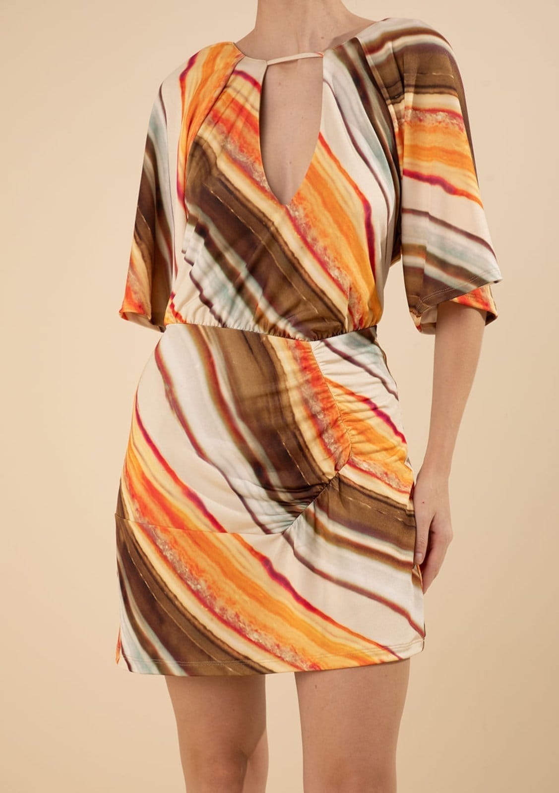 Vista 2 Vestido Morena Rosa Ajustado Decote V Manga 3 Quartos Curto Laranja Morena Rosa laranja rosa