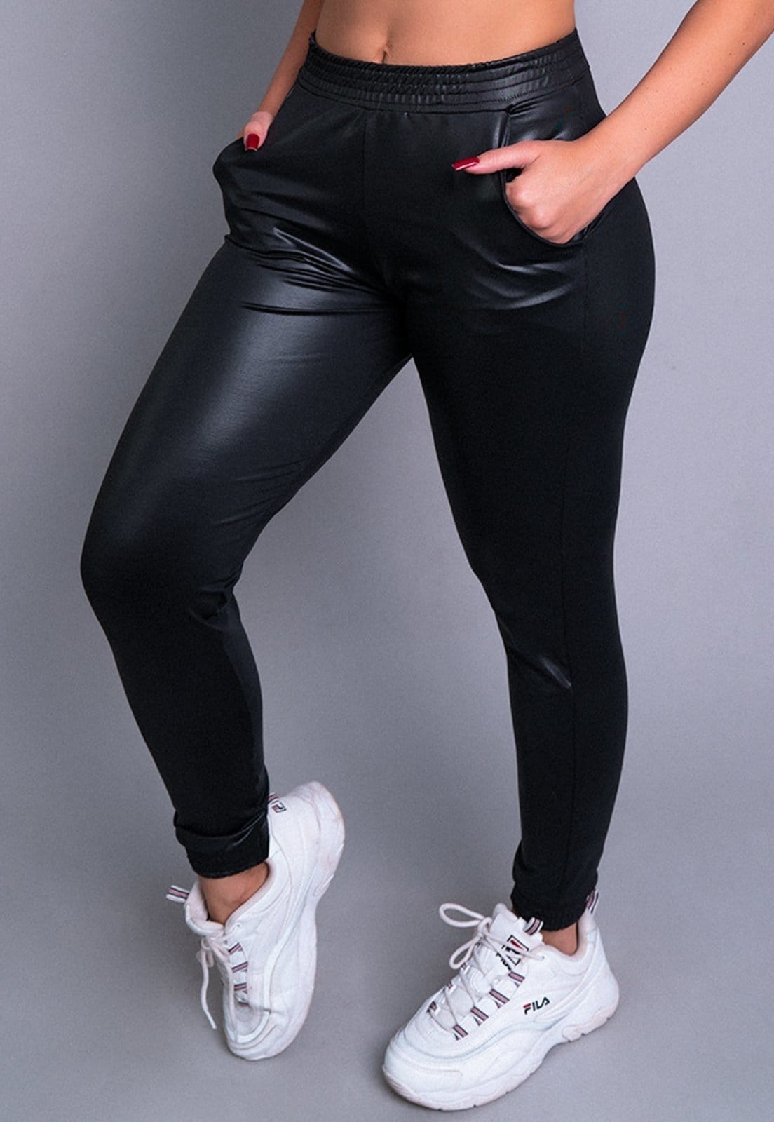 Calça Jogger MVB Modas Cirrê Couro Hot Pants Preta