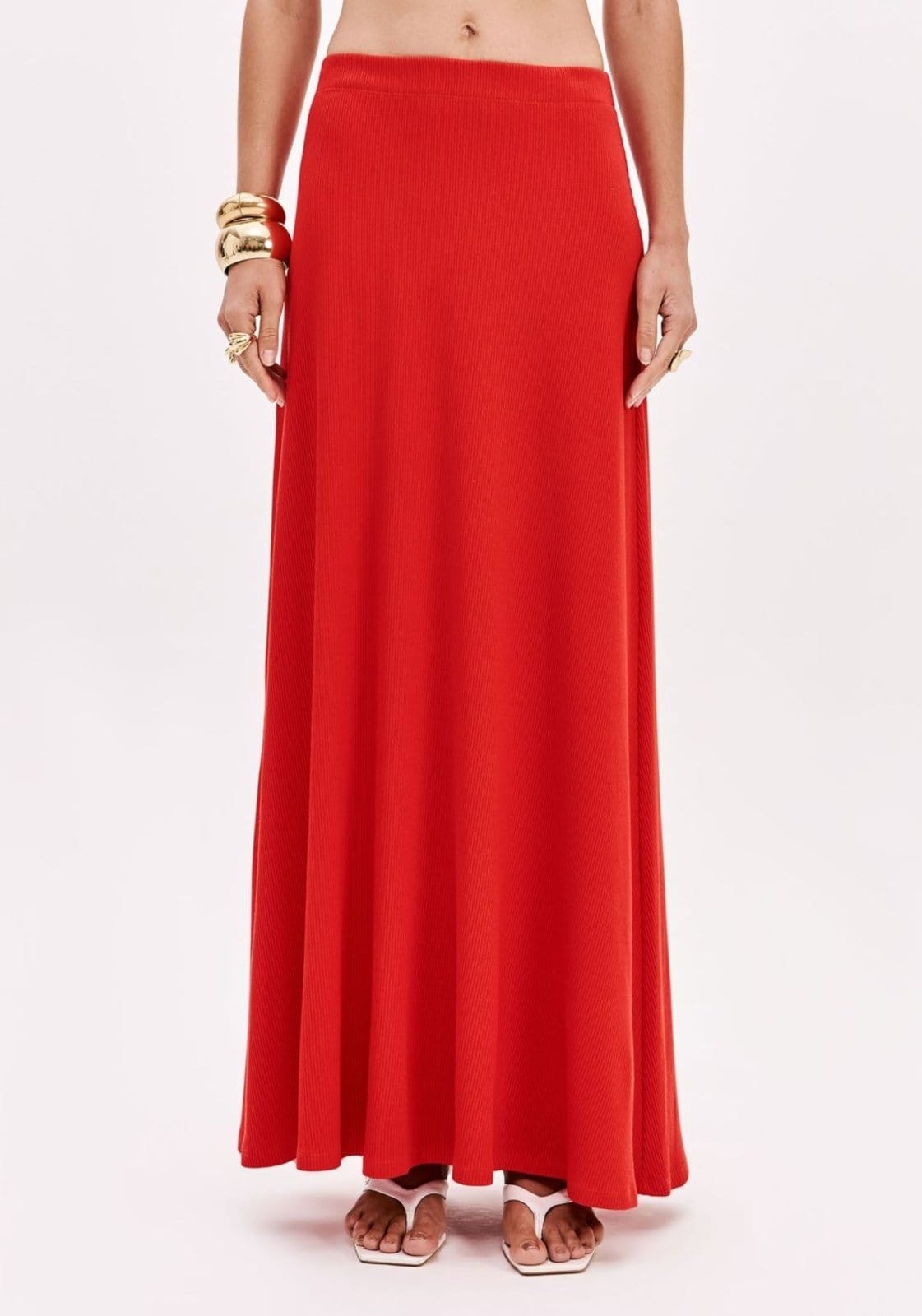 Vista 2 Saia Canelada Evasê Super Midi Lança Perfume vermelho