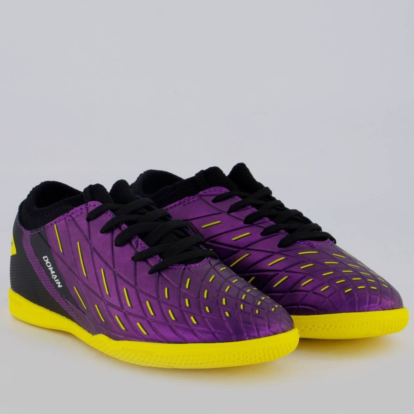 Vista 2 Chuteira Umbro Domain Futsal Juvenil Roxa e Preta Umbro roxo