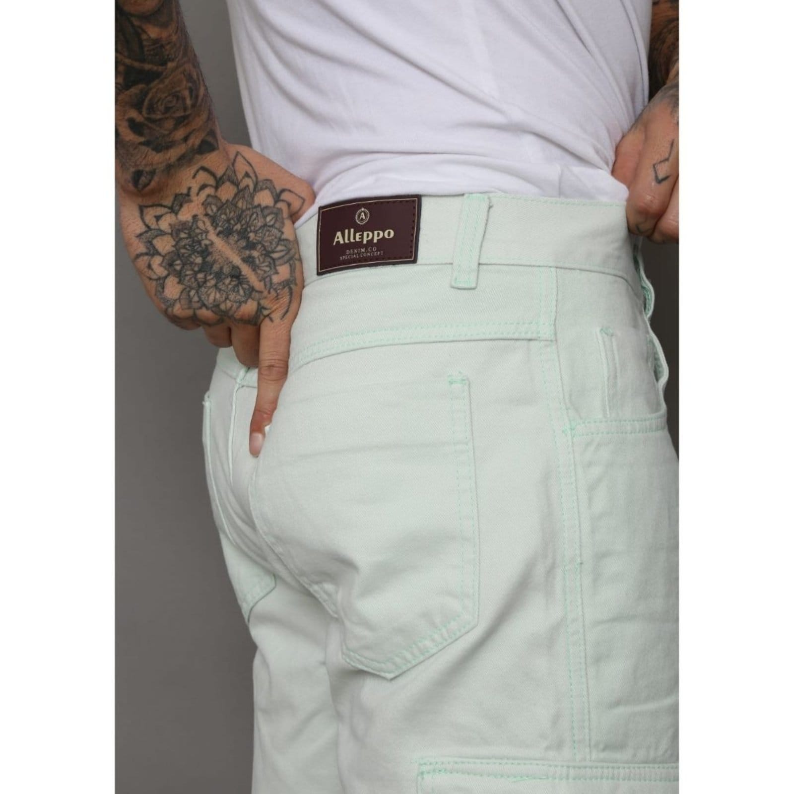 Vista 2 Bermuda Masculina Alleppo Cargo Claro Vitor Alleppo Jeans verde