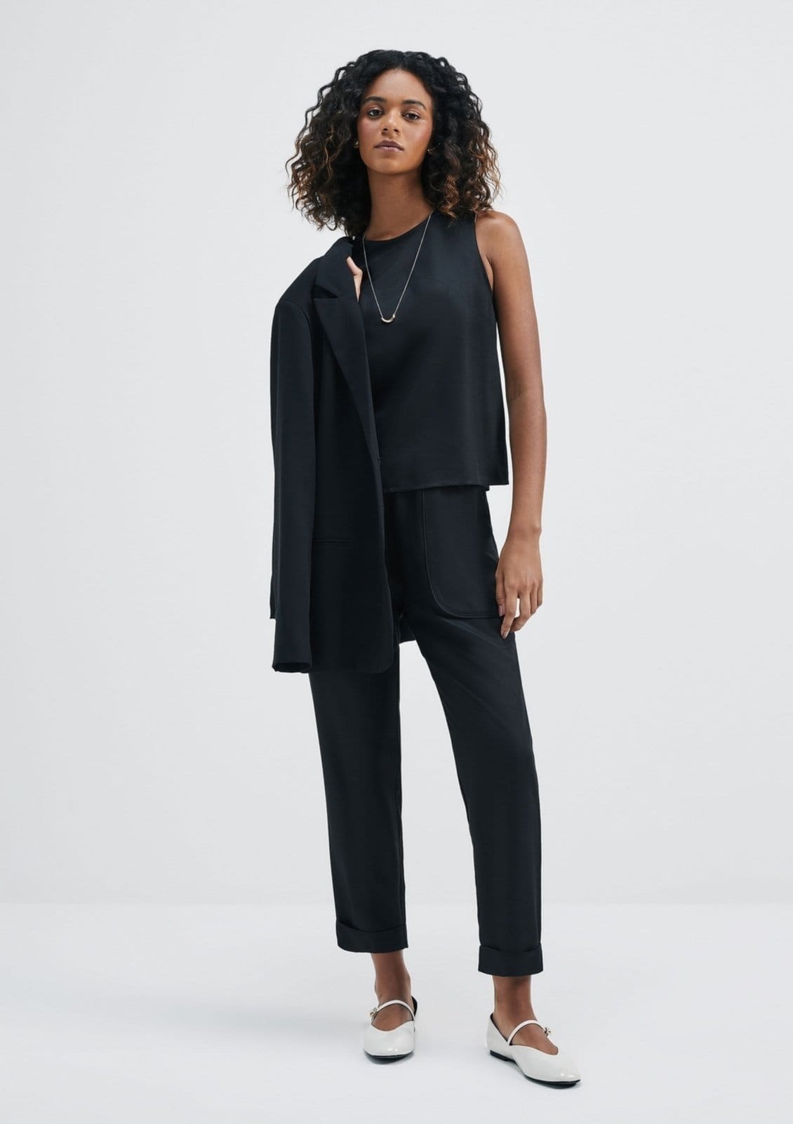 Calça Feminina Carrot Cintura Alta Em Viscose Creponada