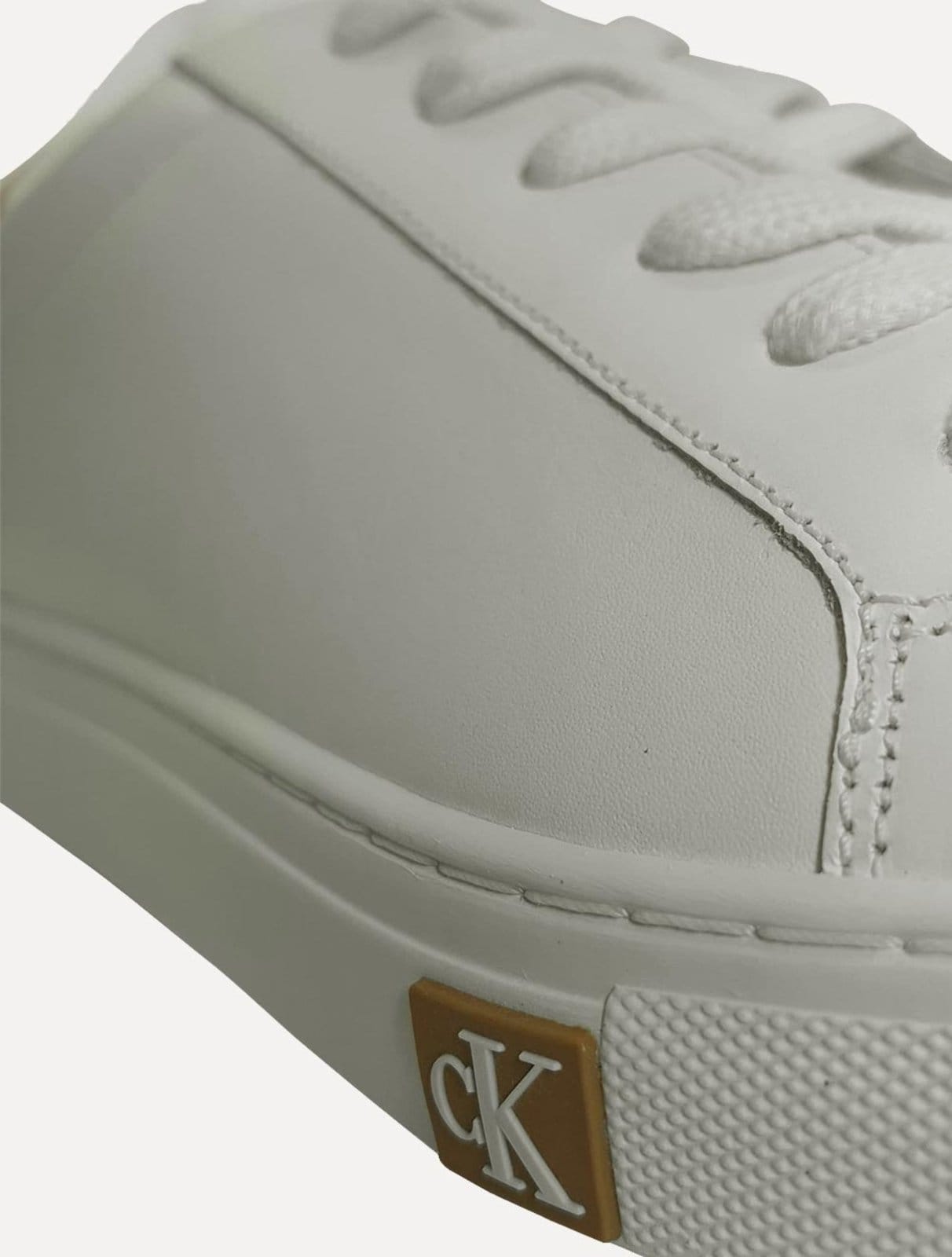 Vista 2 Tênis Calvin Klein Jeans Masculino Couro Project Queima Calvin Klein branco