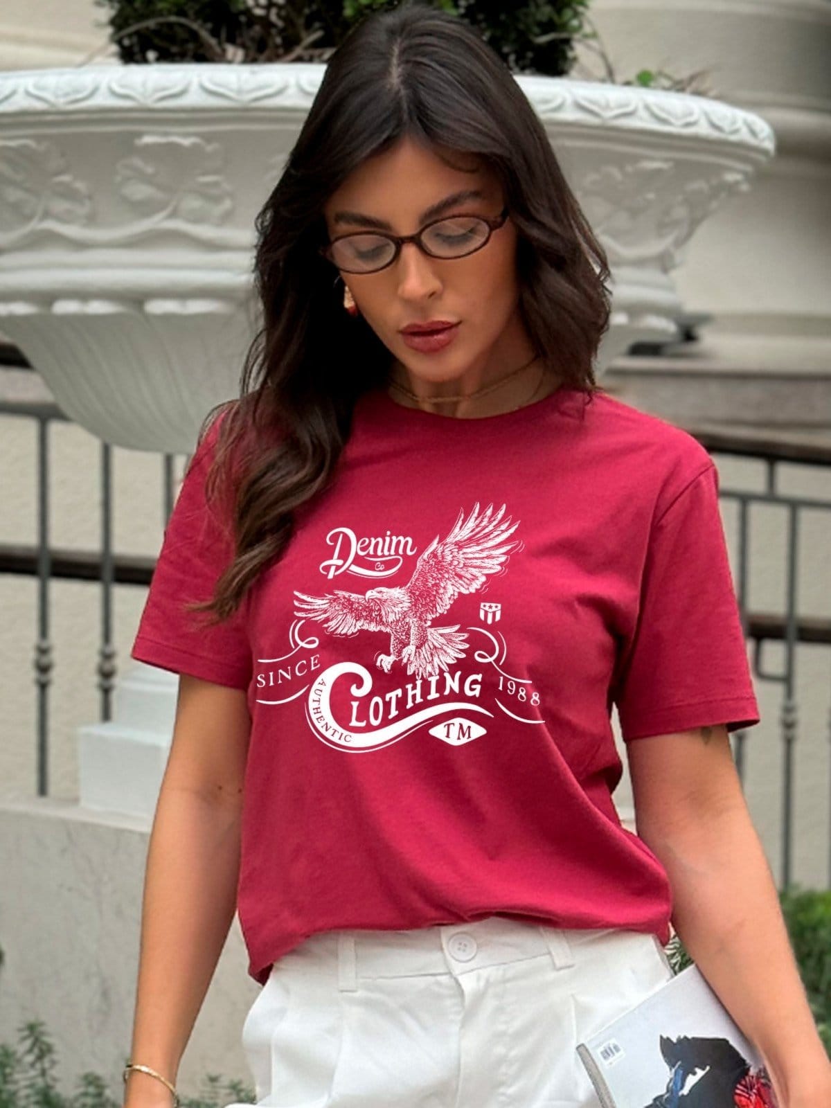 Vista 2 T-shirt Feminina Cianitas Cereja Estampa Águia Denin Cianitas vermelho
