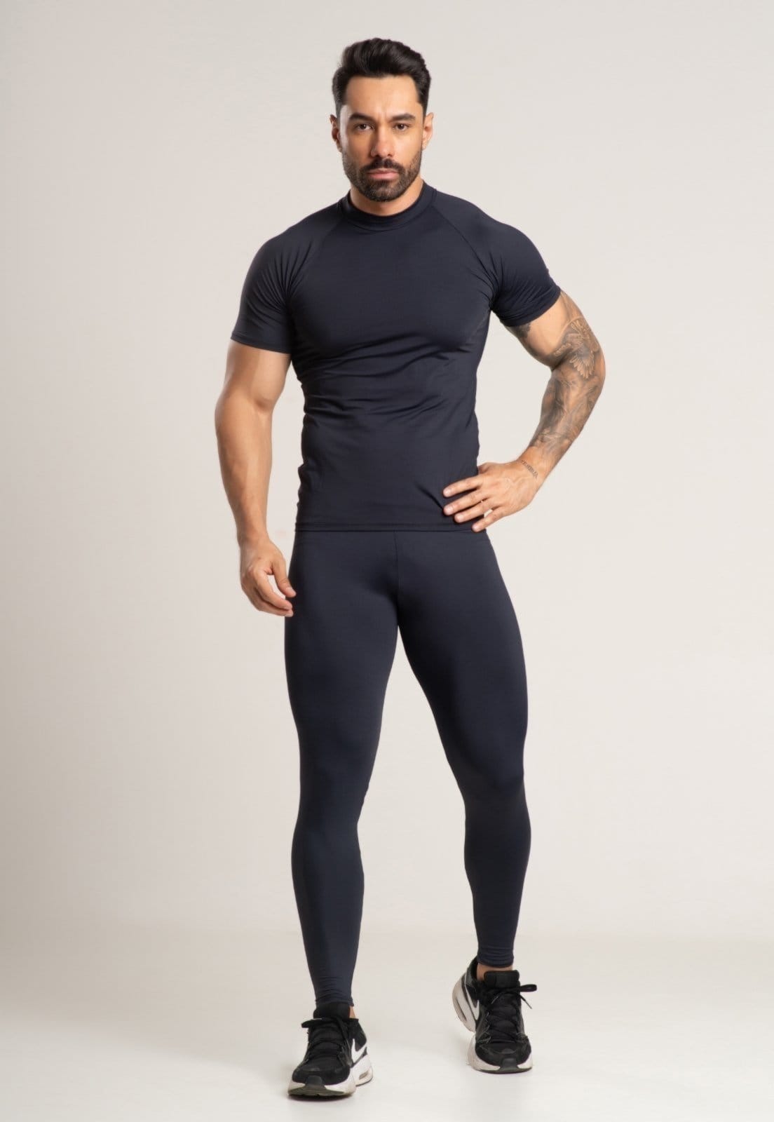 Vista principal Conjunto Térmico UV Vekyo Calça e Blusa Manga Curta Masculino VEKYO preto