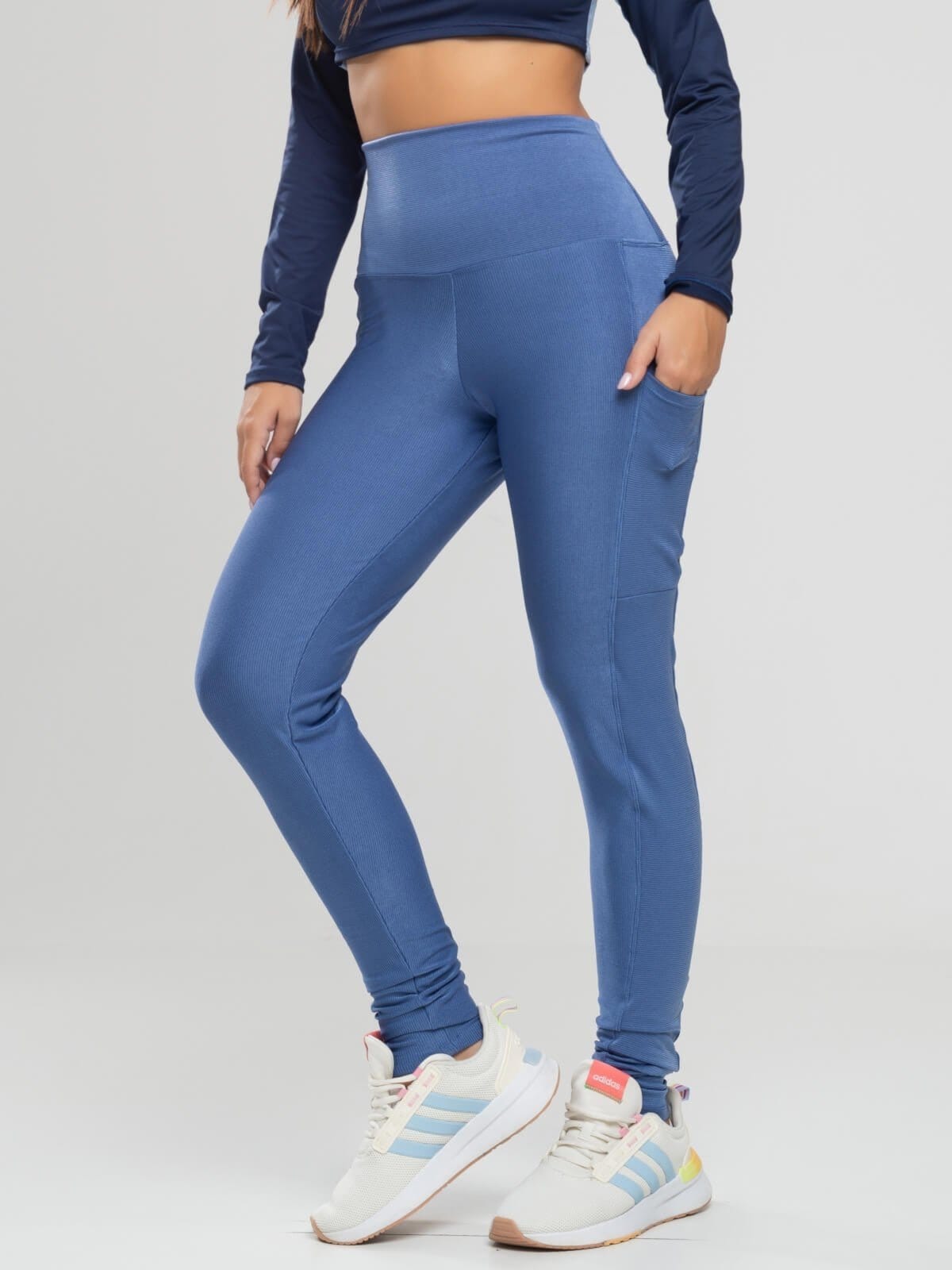 Calça Legging Canelada Moda Fitness Vicbela Com Bolso Cós Largo Academia