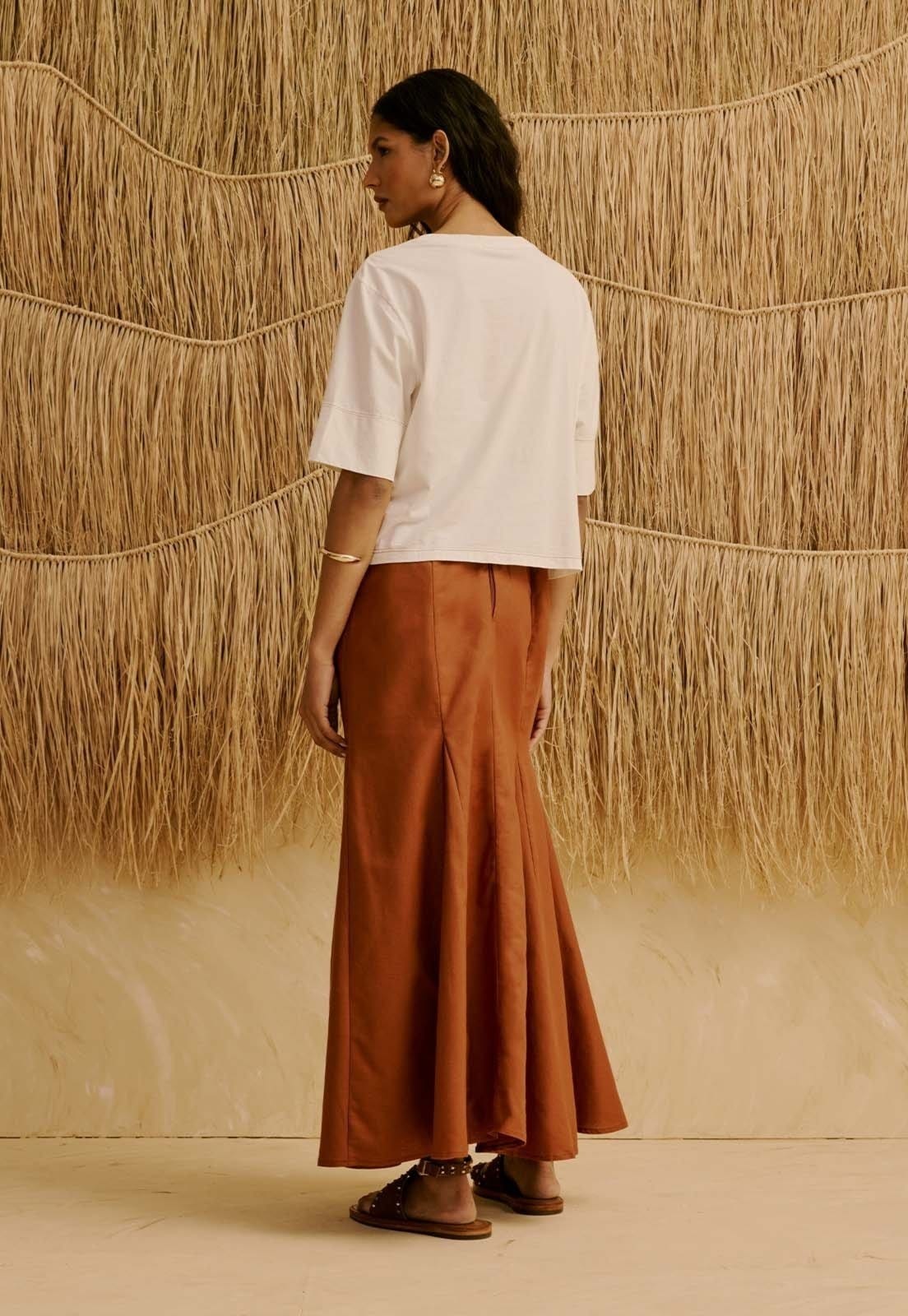 Vista 2 Saia Midi Lisa com Nesgas CaCay marrom