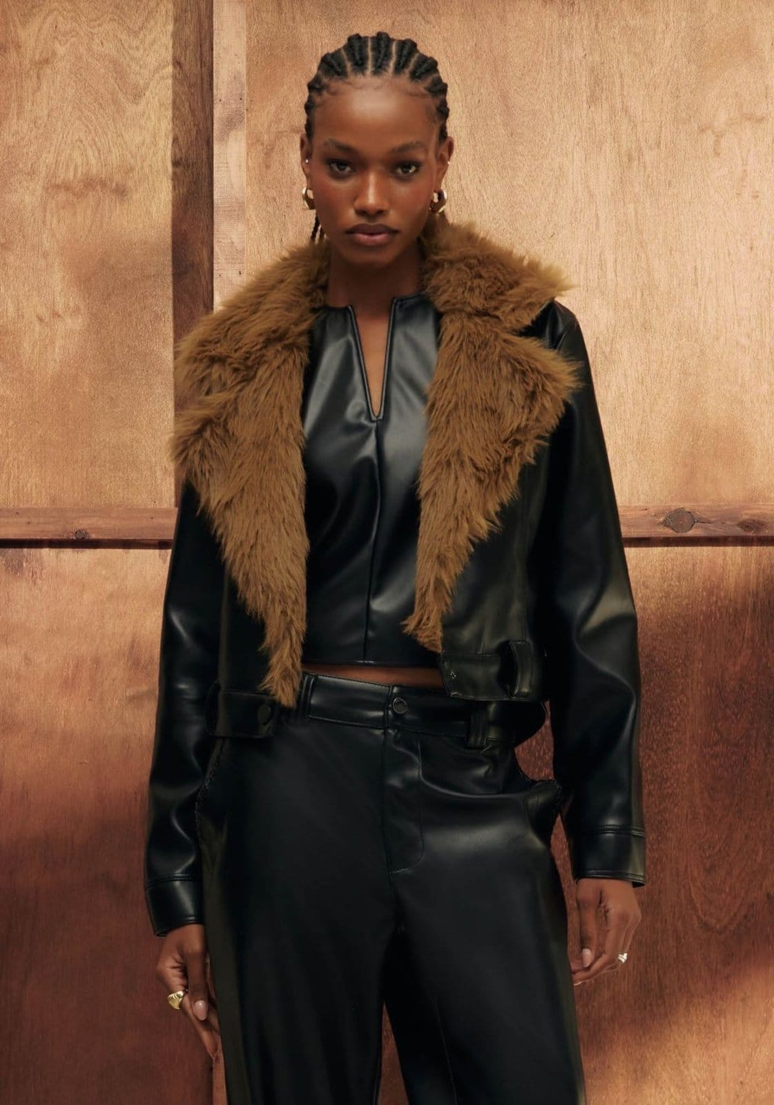 Jaqueta Cropped Com Pelo e Cinto