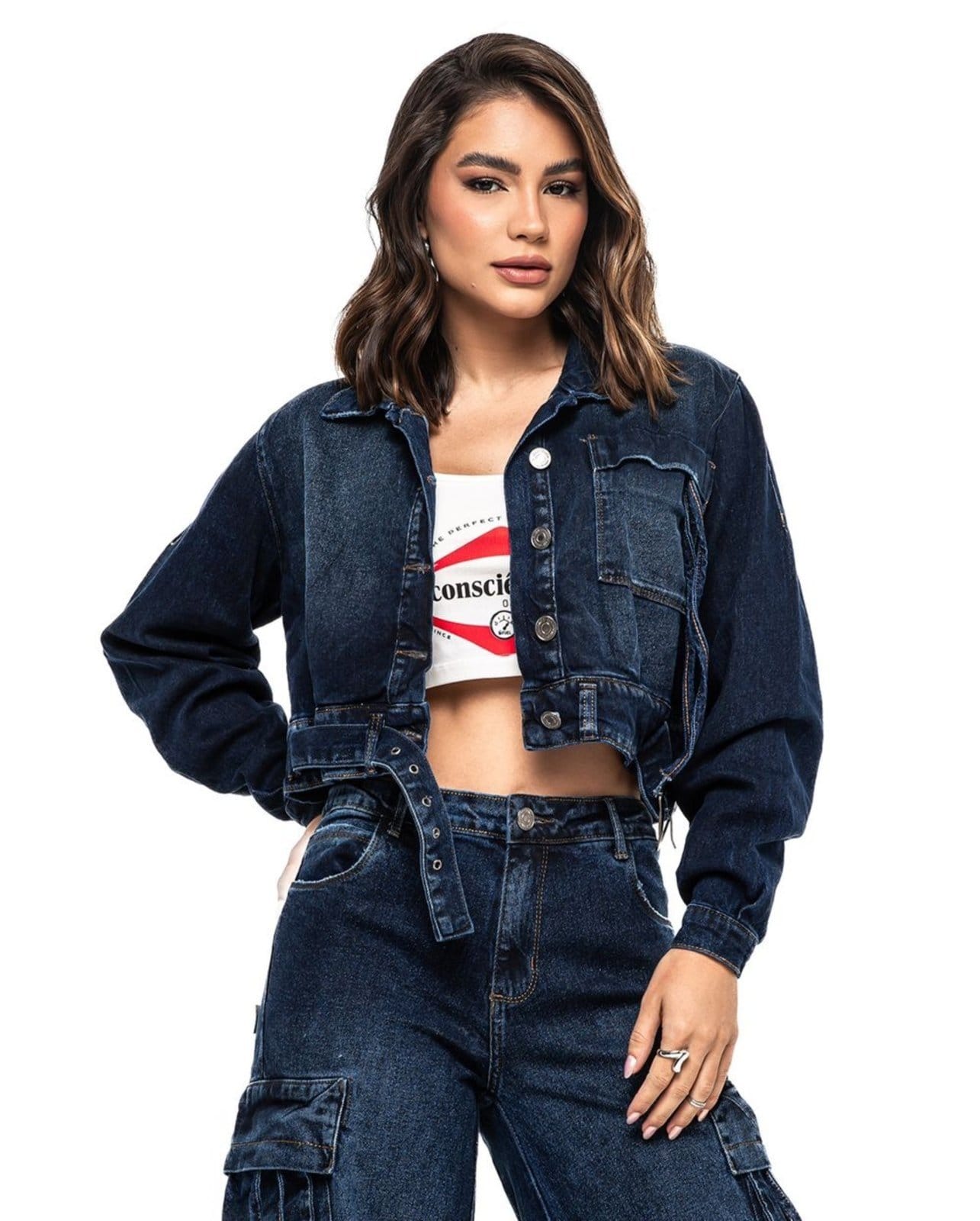 Vista 2 Jaqueta Feminina Cropped com Cinto 24611 Escura Consciência jeans