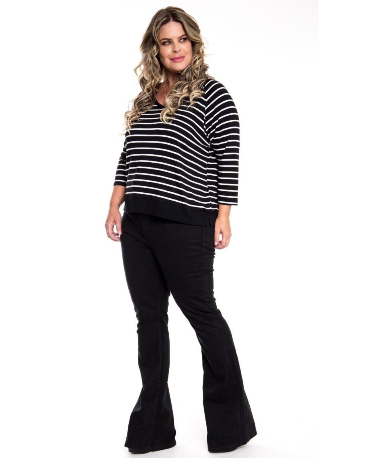 Vista principal Calça Feminina Plus Flare Razon Jeans preto