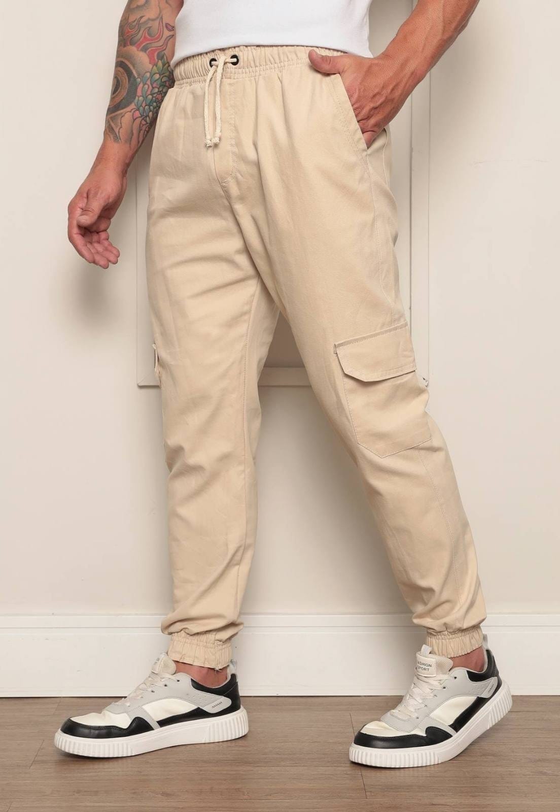 Vista principal Calça Jogger Masculina Ethereal Jeans com Bolso Cargo Confortável Com Punho Ethereal Jeans preto