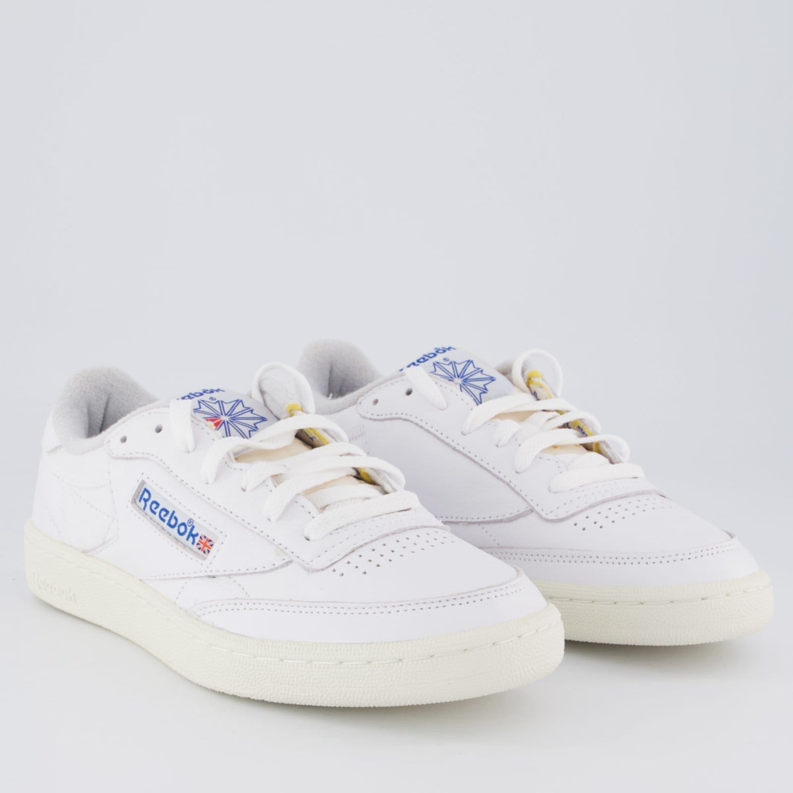 Vista 2 Tênis Reebok Club C 85 Branco e Azul Reebok branco azul