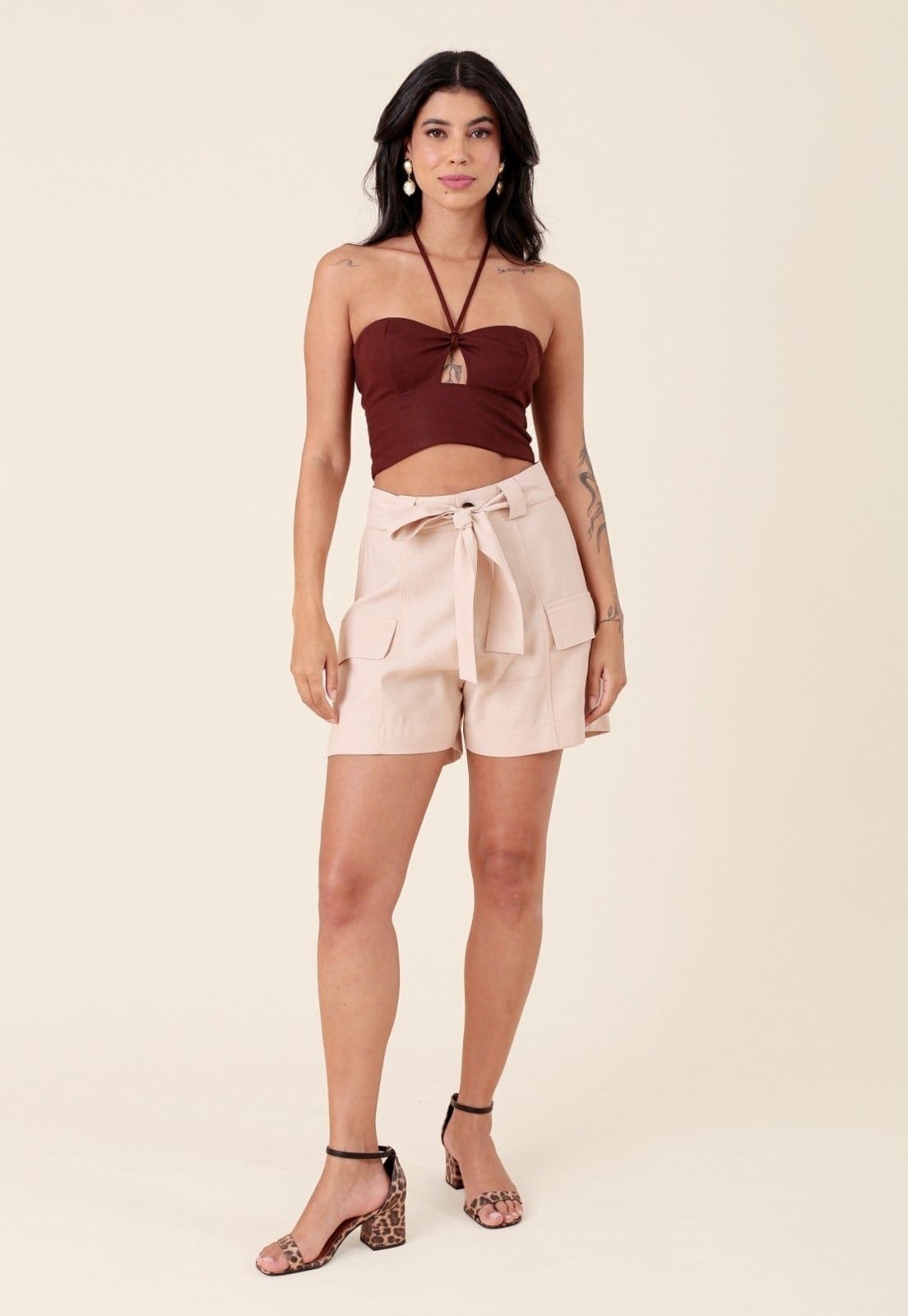 Vista principal Short Cargo Pop Me Em Alfaiataria Com Cinto Pop Me bege