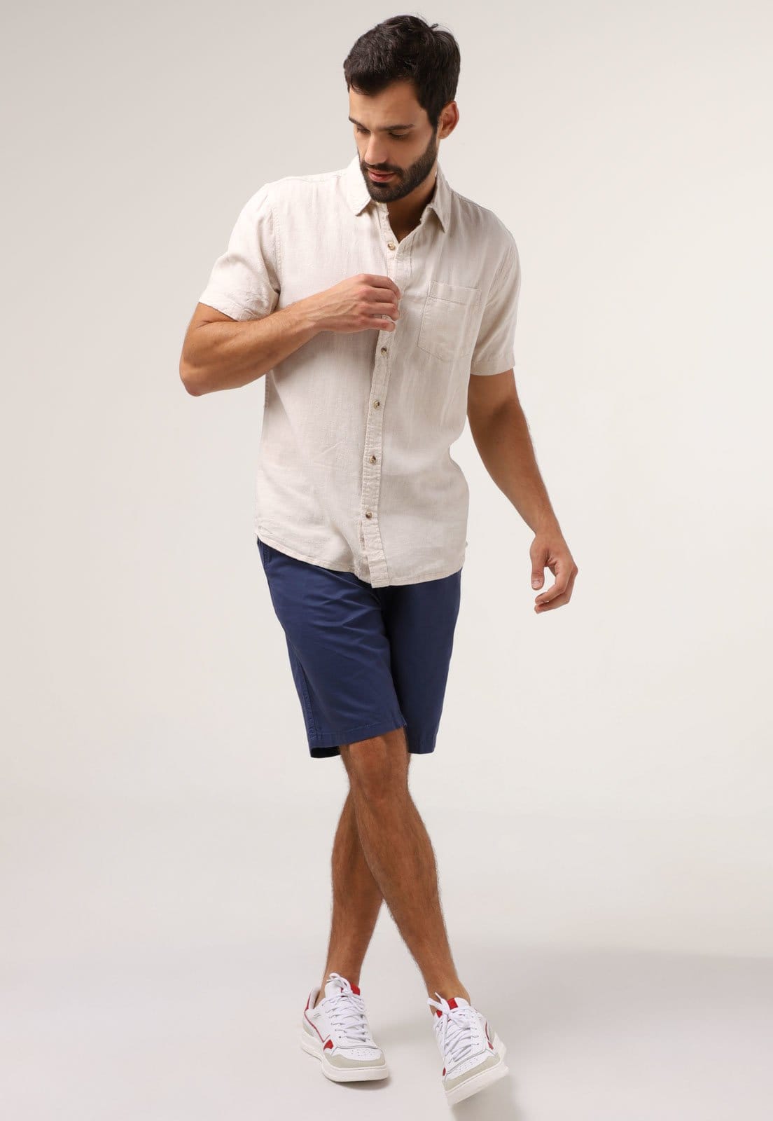 Vista 2 Camisa Linho Hering Reta Bolso Hering bege