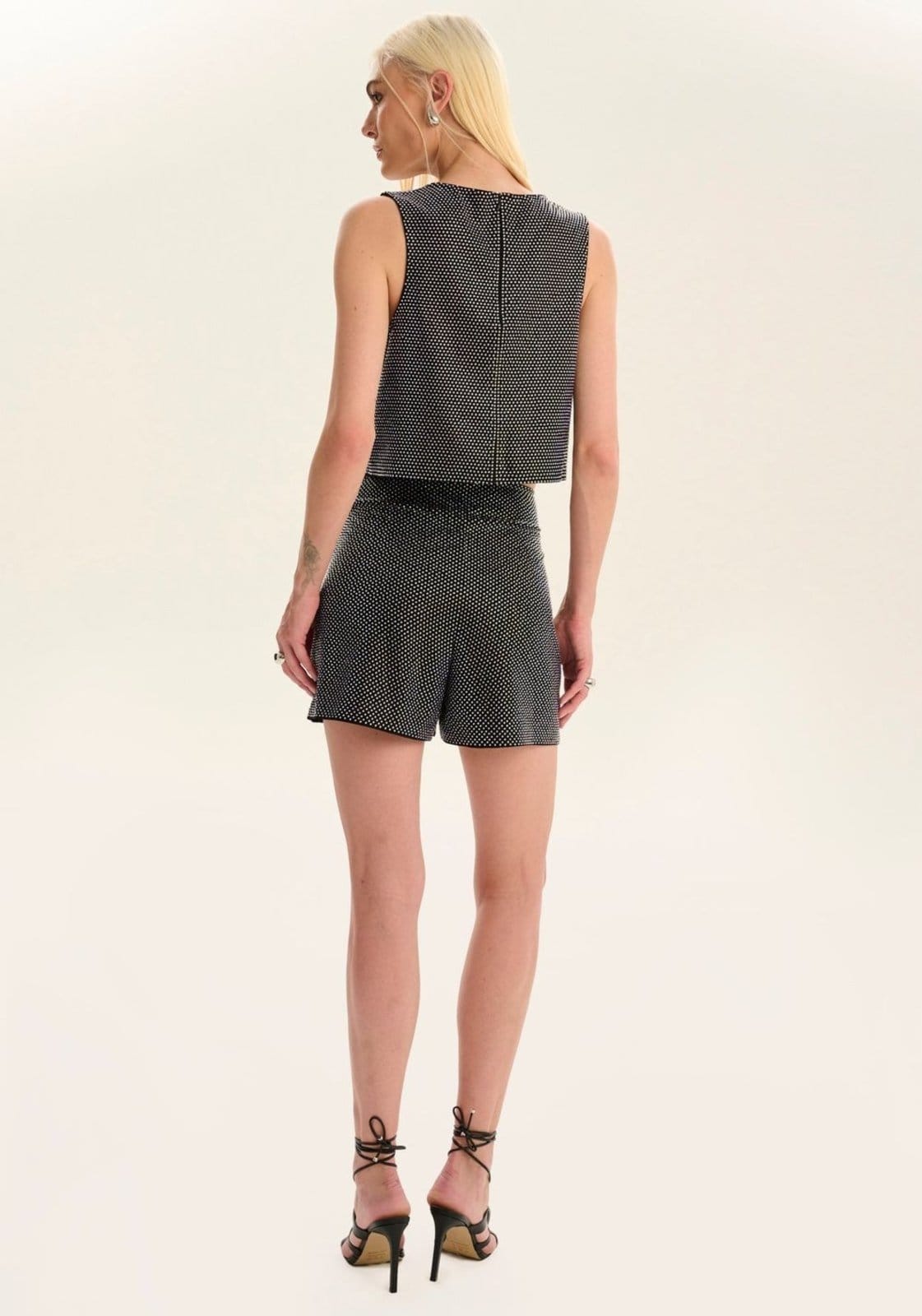 Vista 2 Short Com Aplicação Lança Perfume preto