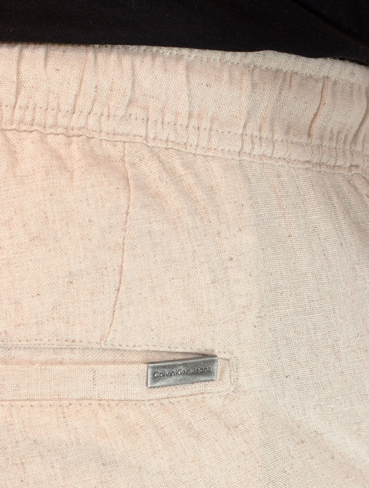 Vista 2 Bermuda Calvin Klein Jeans Masculina Elástico Linen Tag Mescla Calvin Klein cáqui