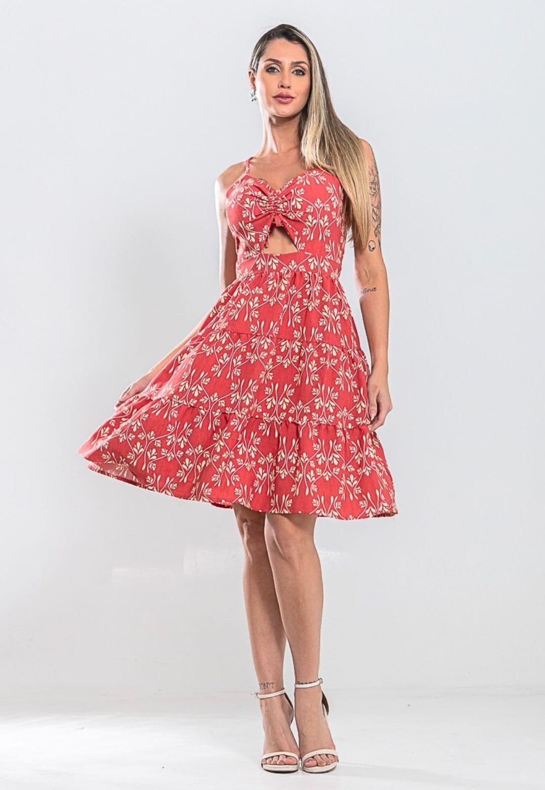 Vista 2 Vestido Curto Decote Frontal Duna Estampado Tendencia Com Babado Com Alça Com Regulador Costas Nuas Cor Melancia Docce Mulher floral