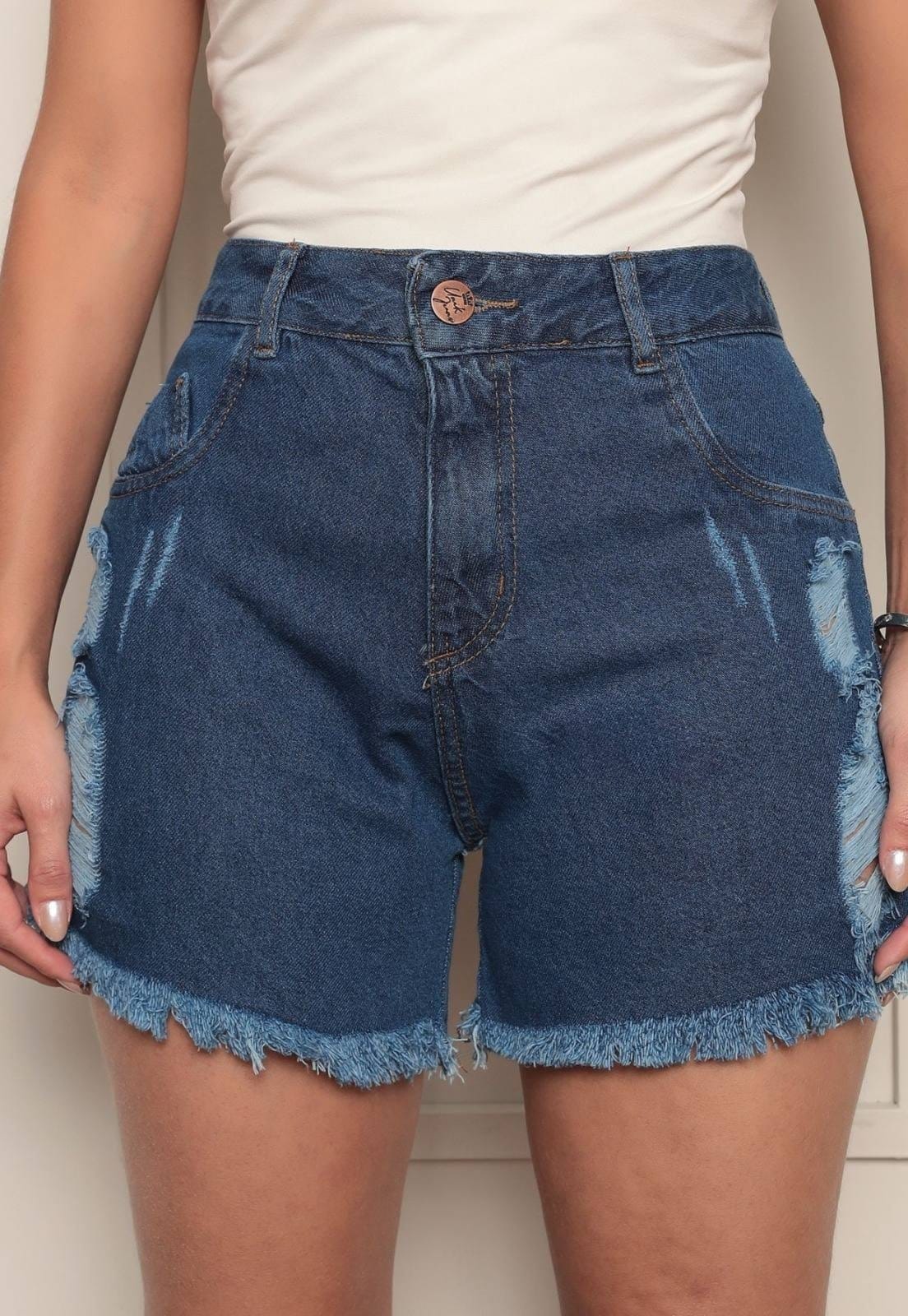 Vista principal Shorts Feminino Ethereal Jeans com Barra Desfiada Lavagem Escura Ethereal Jeans azul